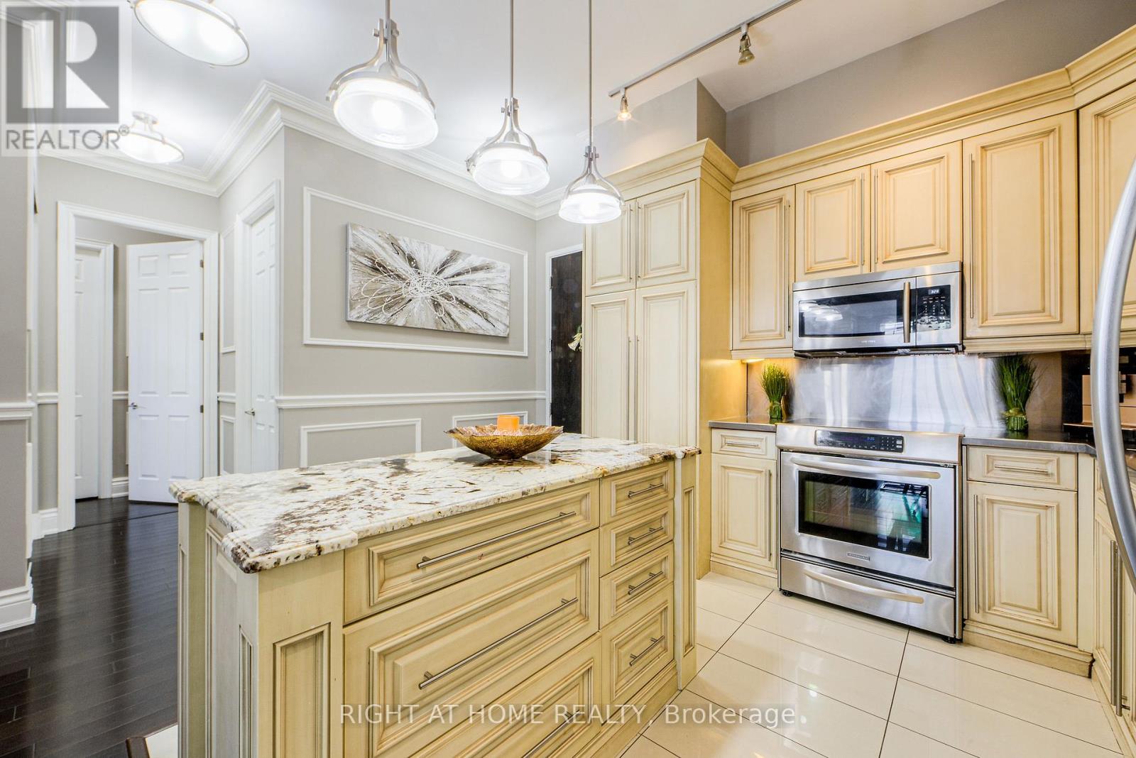 Uph2 - 37 Galleria Parkway, Markham, Ontario  L3T 0A5 - Photo 4 - N12730346