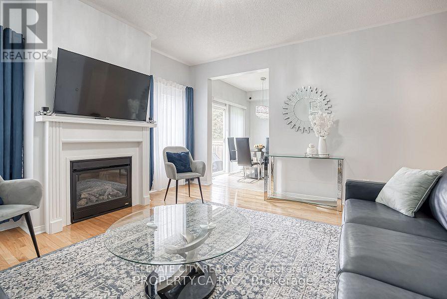 2 Horn Street, Whitchurch-Stouffville, Ontario  L4A 0X9 - Photo 1 - N12730368