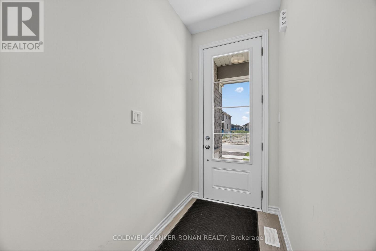 21 Sparrow Way, Adjala-Tosorontio (Colgan), Ontario  L0G 1W0 - Photo 5 - N12730442