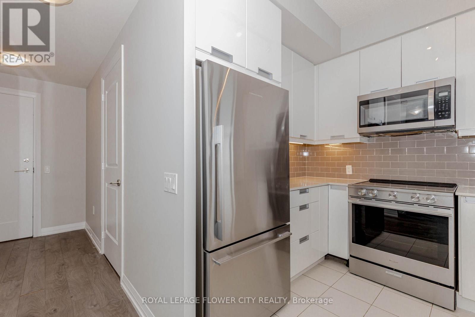 1613 - 35 Watergarden Drive, Mississauga, Ontario  L5R 0G8 - Photo 13 - W12730272