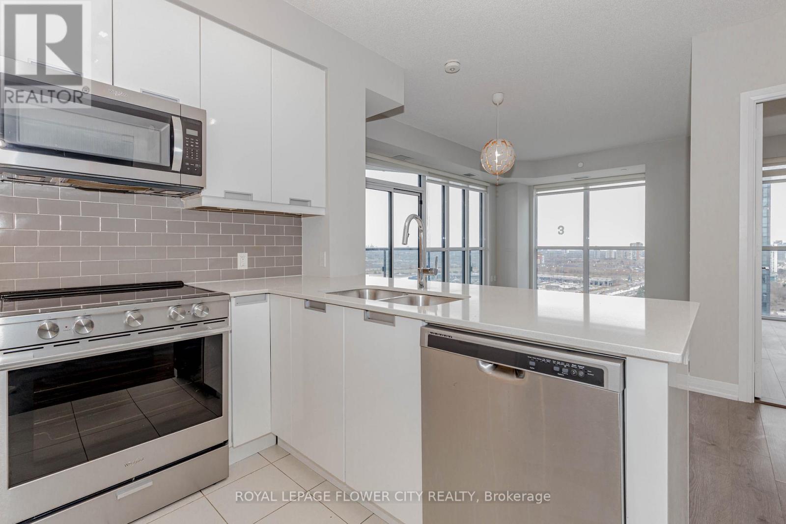 1613 - 35 Watergarden Drive, Mississauga, Ontario  L5R 0G8 - Photo 14 - W12730272