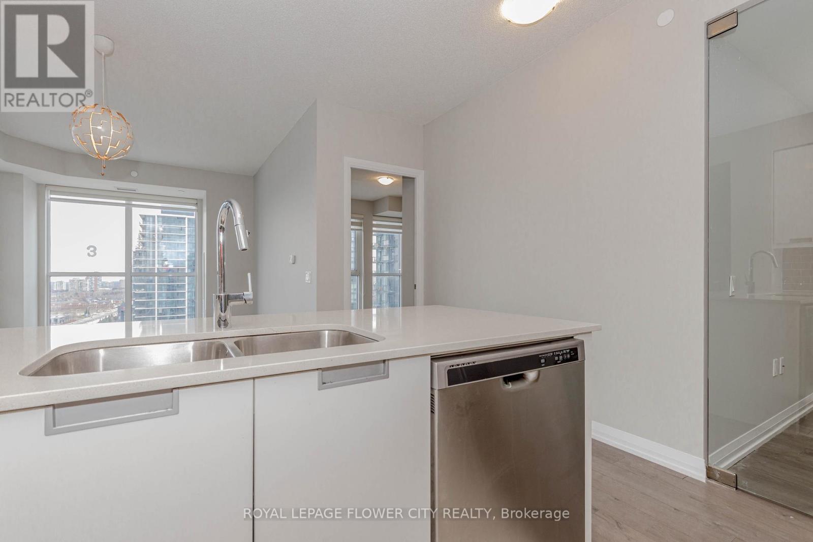 1613 - 35 Watergarden Drive, Mississauga, Ontario  L5R 0G8 - Photo 16 - W12730272