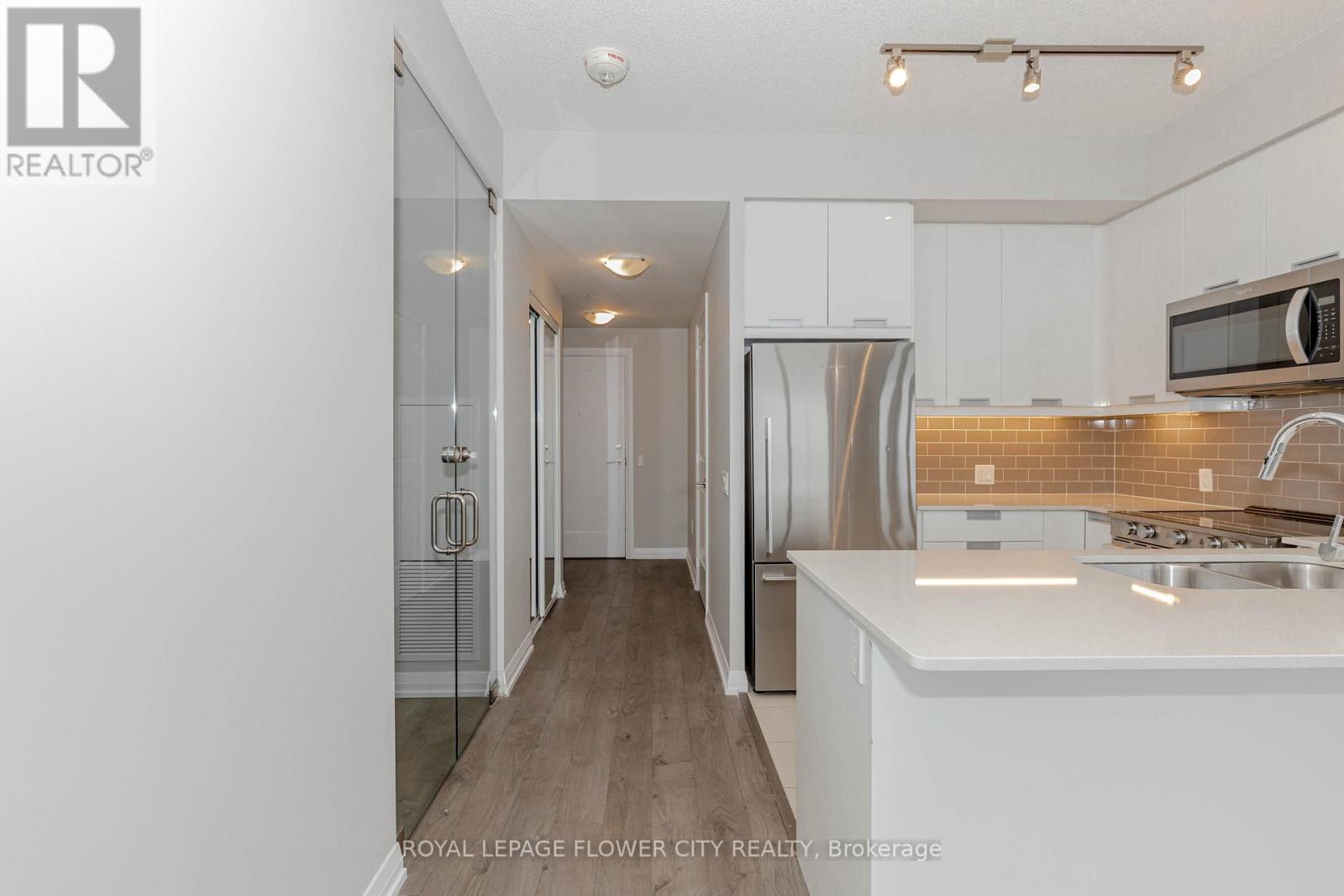 1613 - 35 Watergarden Drive, Mississauga, Ontario  L5R 0G8 - Photo 17 - W12730272