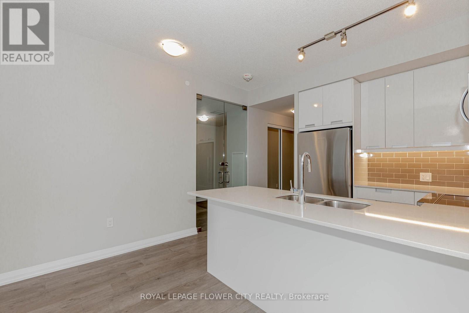 1613 - 35 Watergarden Drive, Mississauga, Ontario  L5R 0G8 - Photo 20 - W12730272