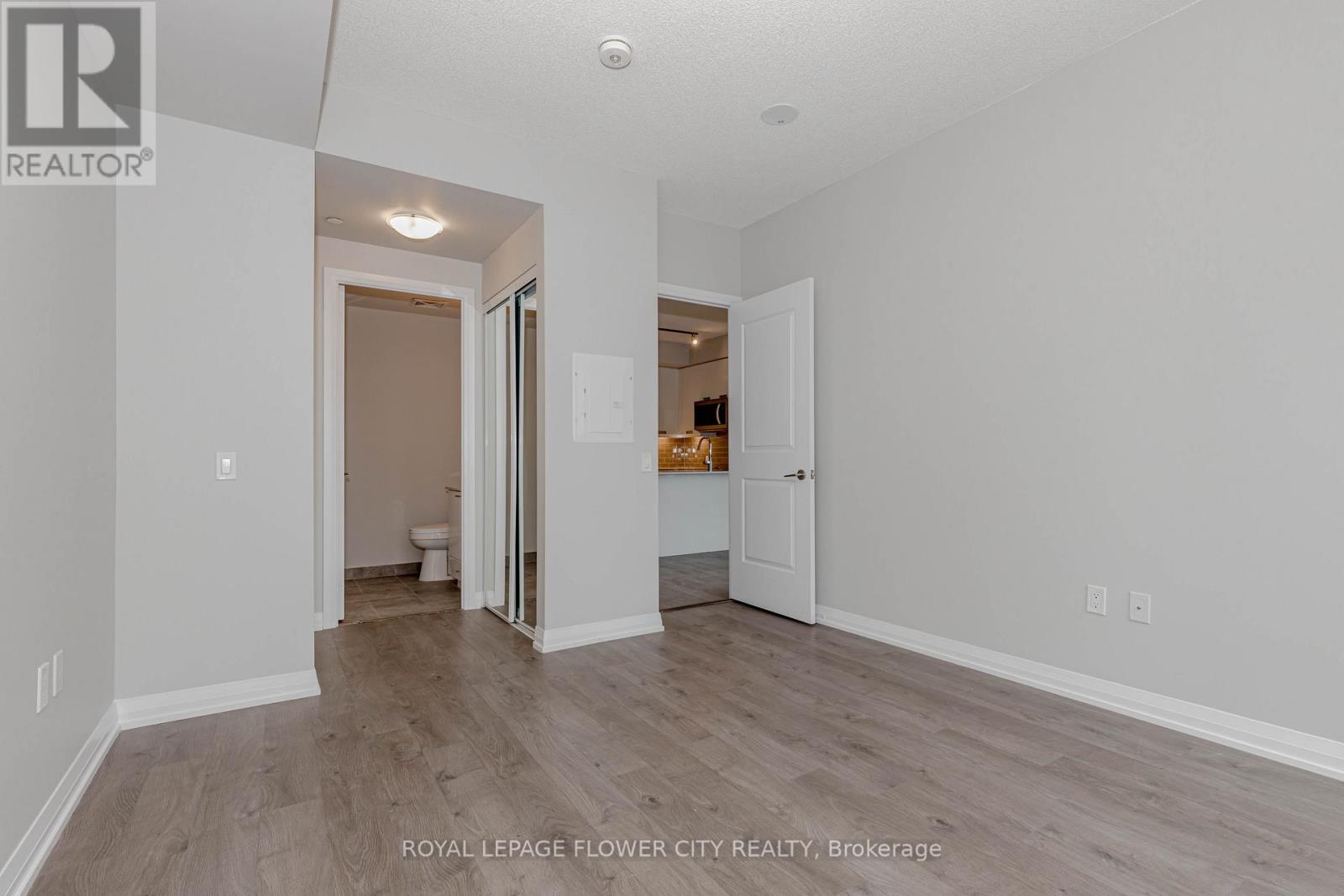 1613 - 35 Watergarden Drive, Mississauga, Ontario  L5R 0G8 - Photo 31 - W12730272