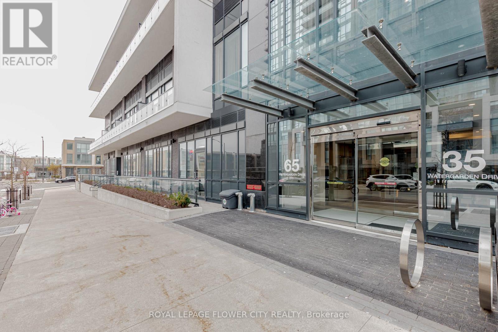 1613 - 35 Watergarden Drive, Mississauga, Ontario  L5R 0G8 - Photo 4 - W12730272