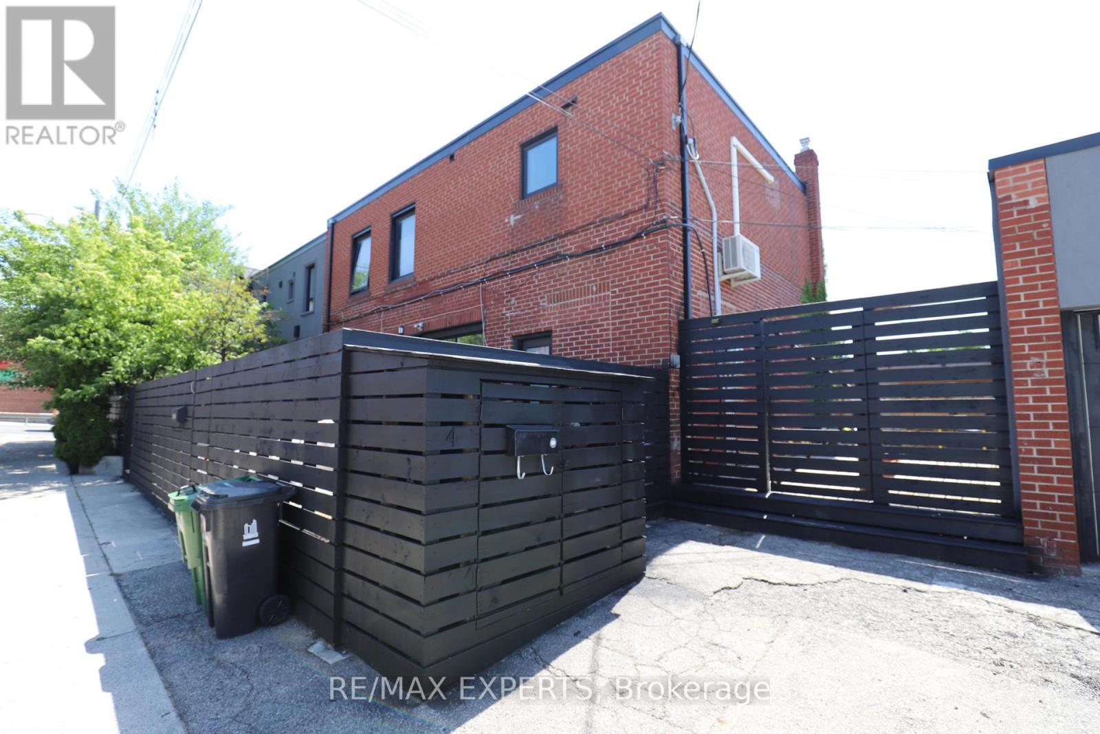 1464 DUFFERIN STREET, Toronto, Ontario