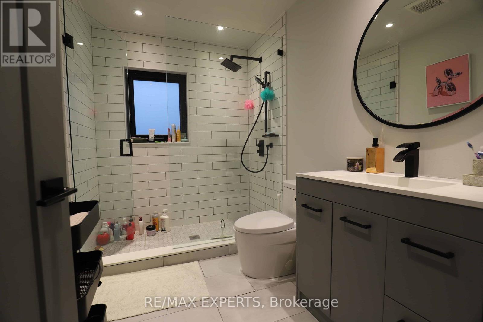 1464 Dufferin Street, Toronto, Ontario  M6H 3L2 - Photo 12 - W12730282