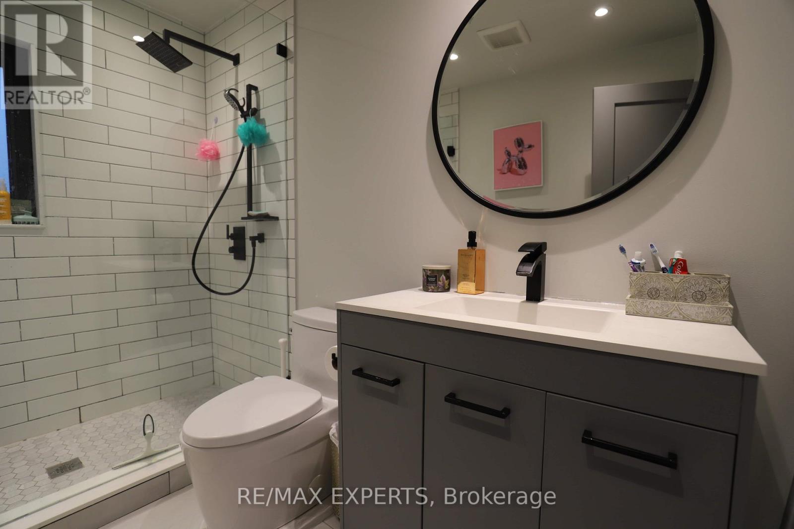 1464 Dufferin Street, Toronto, Ontario  M6H 3L2 - Photo 14 - W12730282