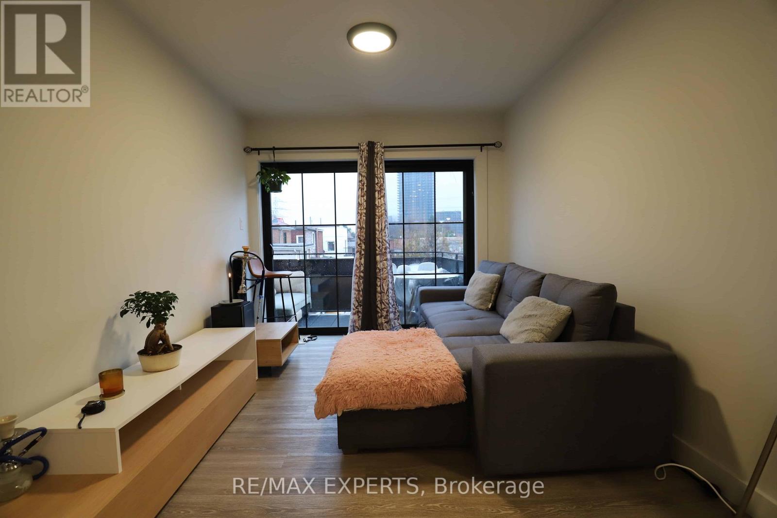 1464 Dufferin Street, Toronto, Ontario  M6H 3L2 - Photo 2 - W12730282