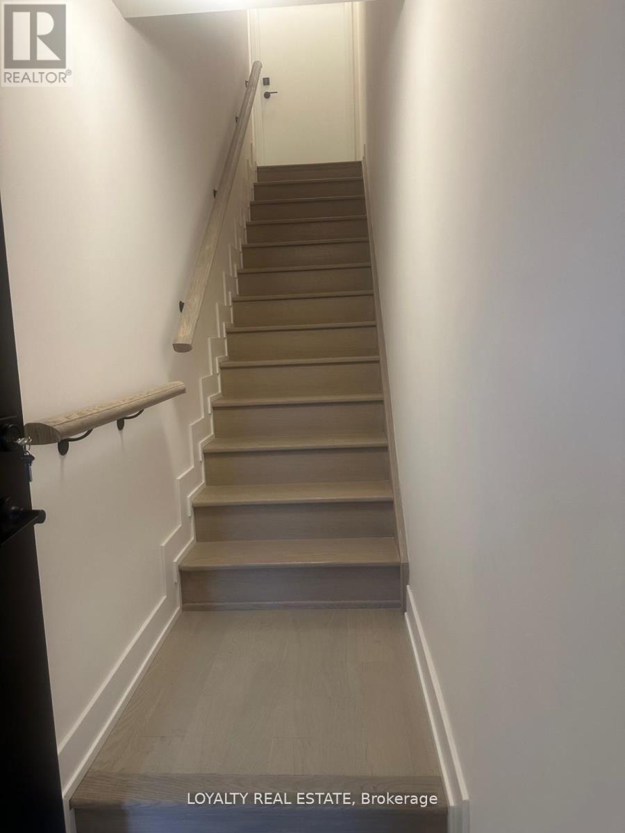 46 Monclova Road, Toronto, Ontario  M3M 0A6 - Photo 5 - W12730334