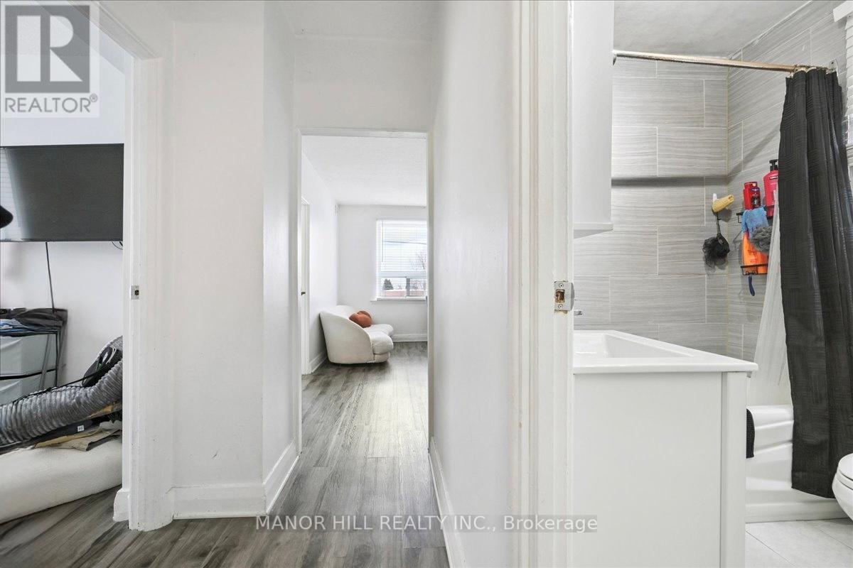 929 Lakeshore Road E, Mississauga, Ontario  L5E 1E3 - Photo 14 - W12730350