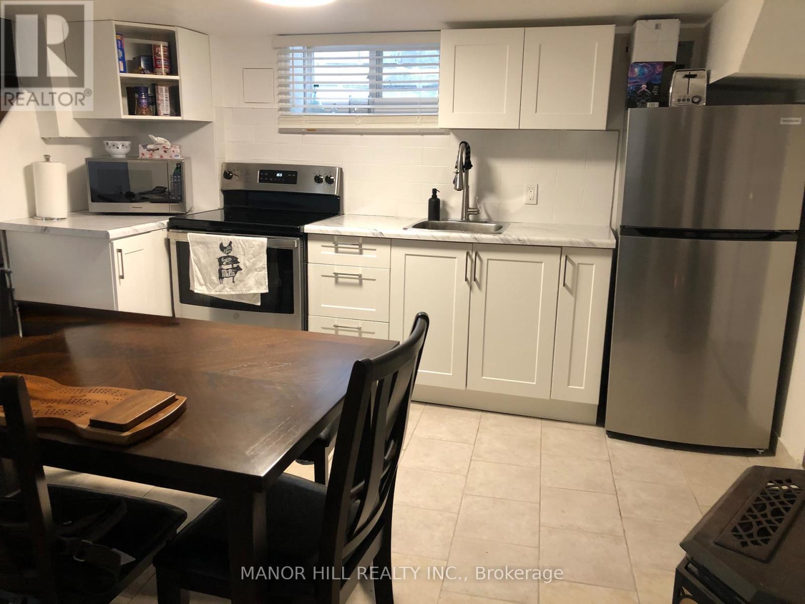 929 Lakeshore Road E, Mississauga, Ontario  L5E 1E3 - Photo 23 - W12730350