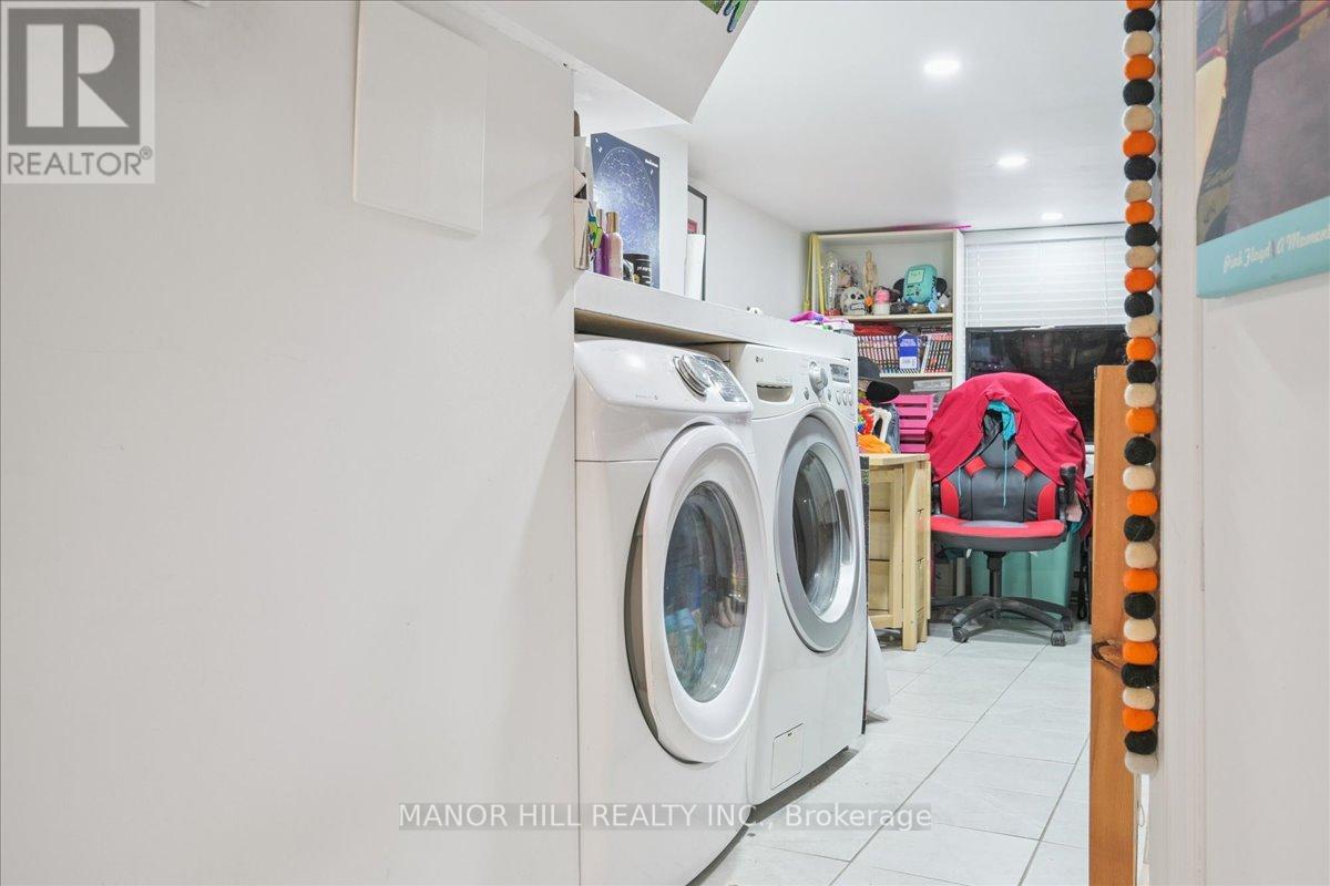 929 Lakeshore Road E, Mississauga, Ontario  L5E 1E3 - Photo 28 - W12730350