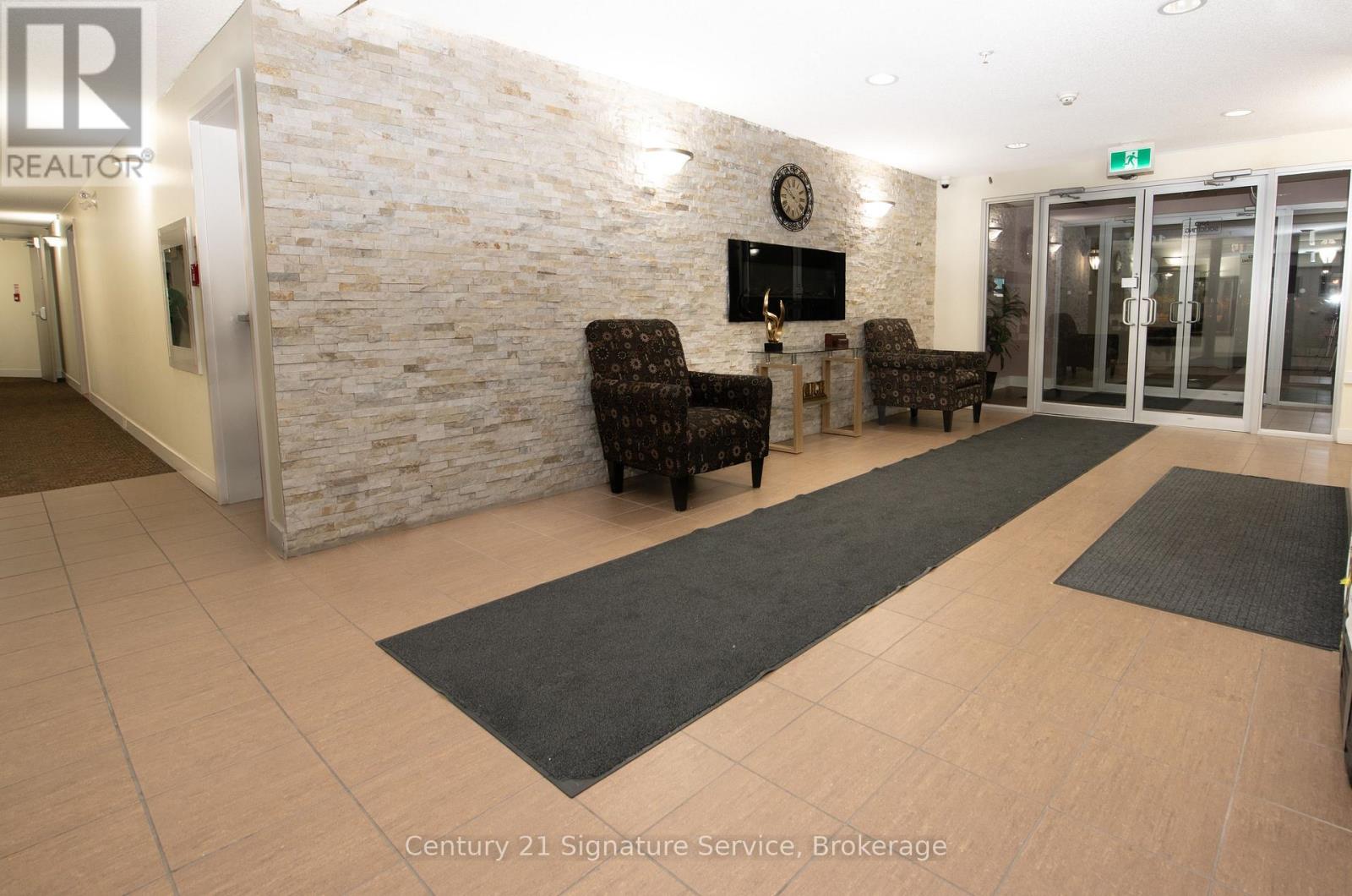 1109 - 8 Dayspring Circle, Brampton, Ontario  L6P 2Z7 - Photo 2 - W12730352