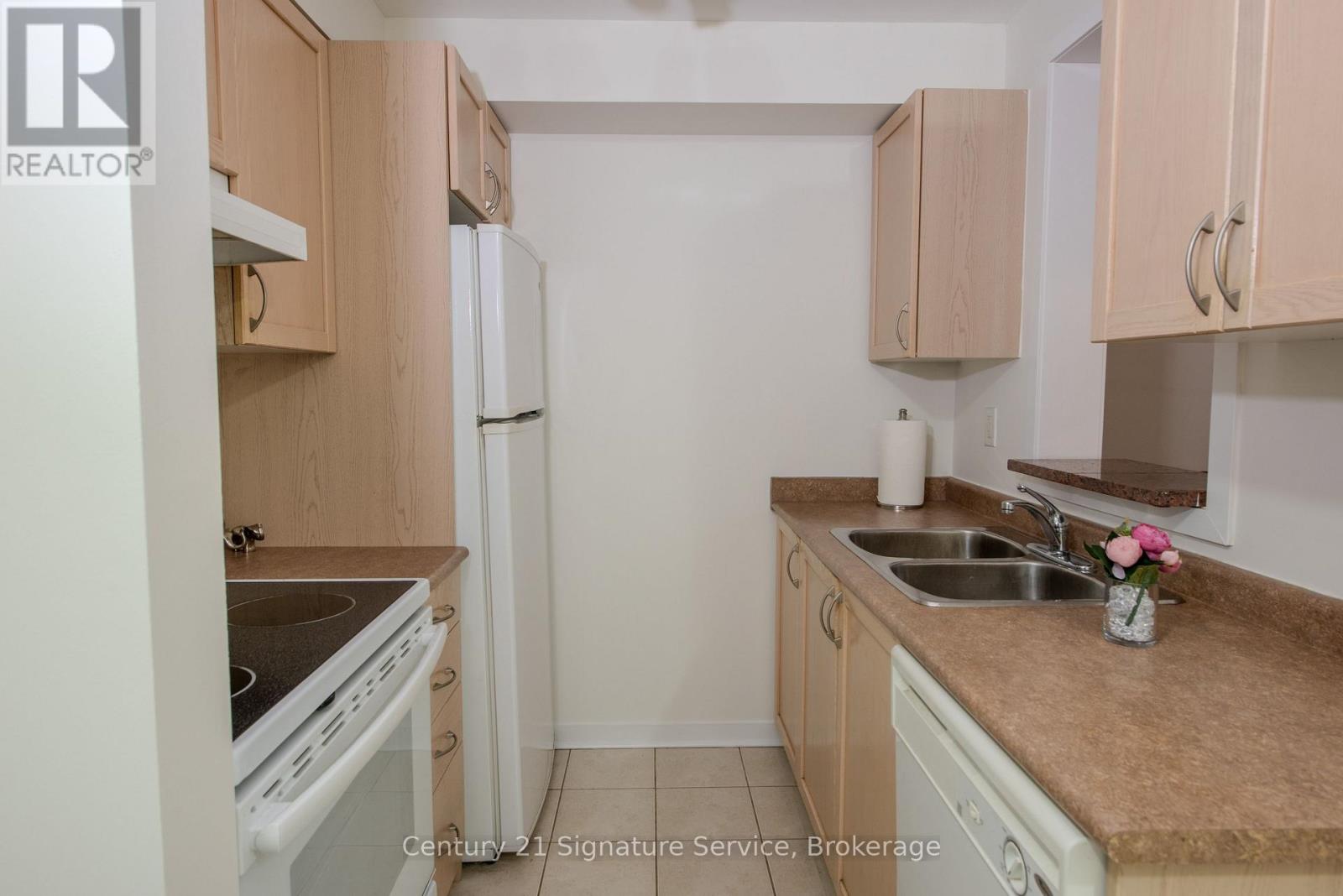 1109 - 8 Dayspring Circle, Brampton, Ontario  L6P 2Z7 - Photo 3 - W12730352