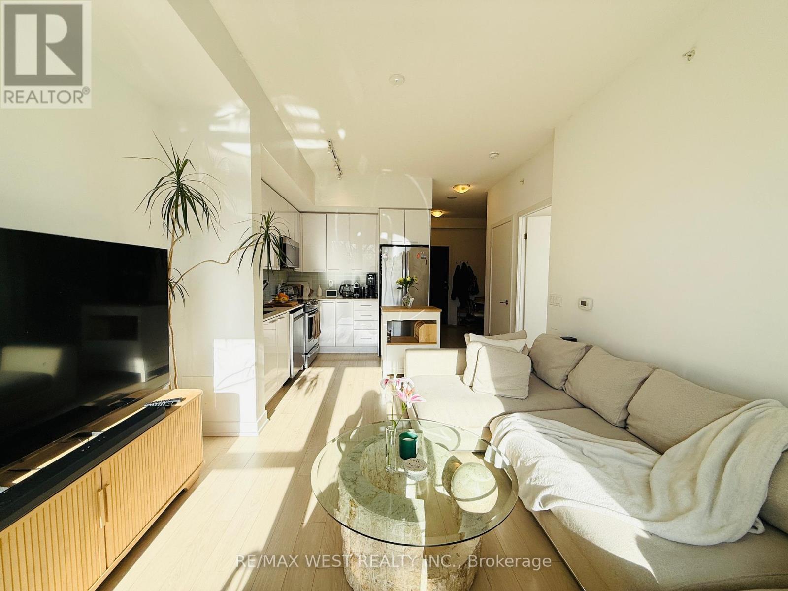 308 - 10 Park Lawn Road, Toronto, Ontario  M8Y 3H8 - Photo 2 - W12730360