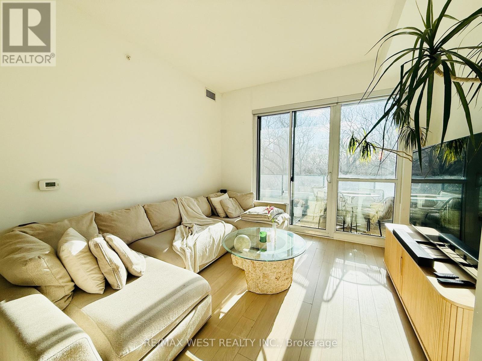 308 - 10 Park Lawn Road, Toronto, Ontario  M8Y 3H8 - Photo 4 - W12730360