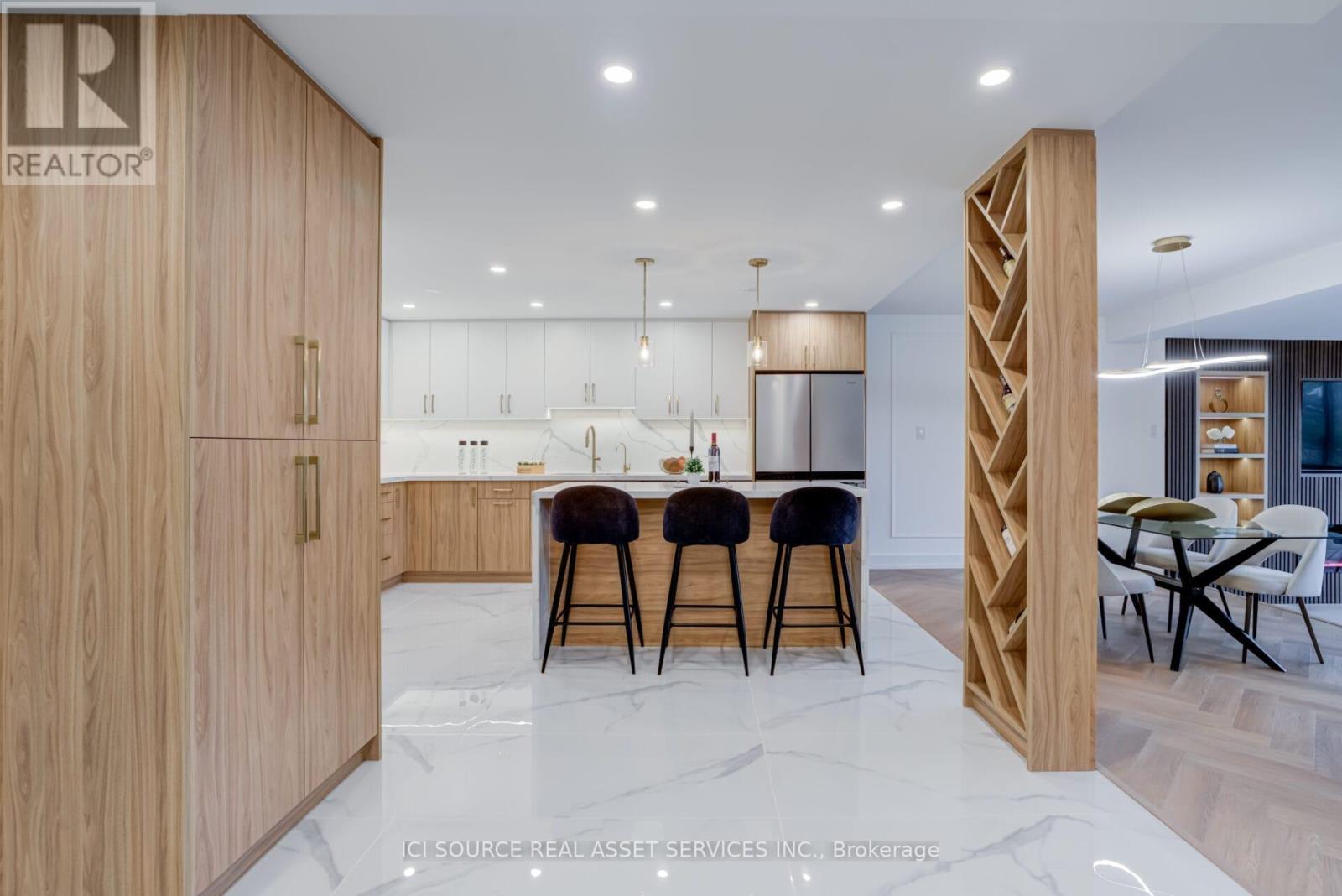 306 - 2175 Marine Drive, Oakville, Ontario  L6L 5L5 - Photo 3 - W12730378