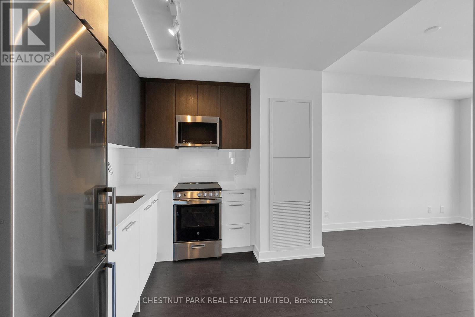 S 706 - 215 Veterans Drive, Brampton, Ontario  L7A 5L6 - Photo 8 - W12730396