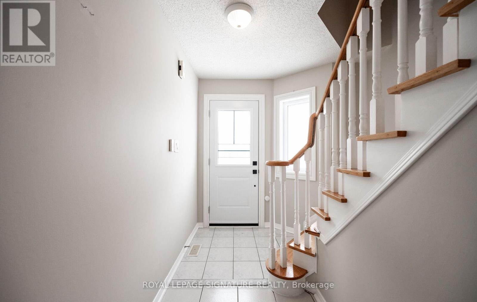 129 - 455 Apache Court, Mississauga, Ontario  L5Z 3W8 - Photo 3 - W12730444