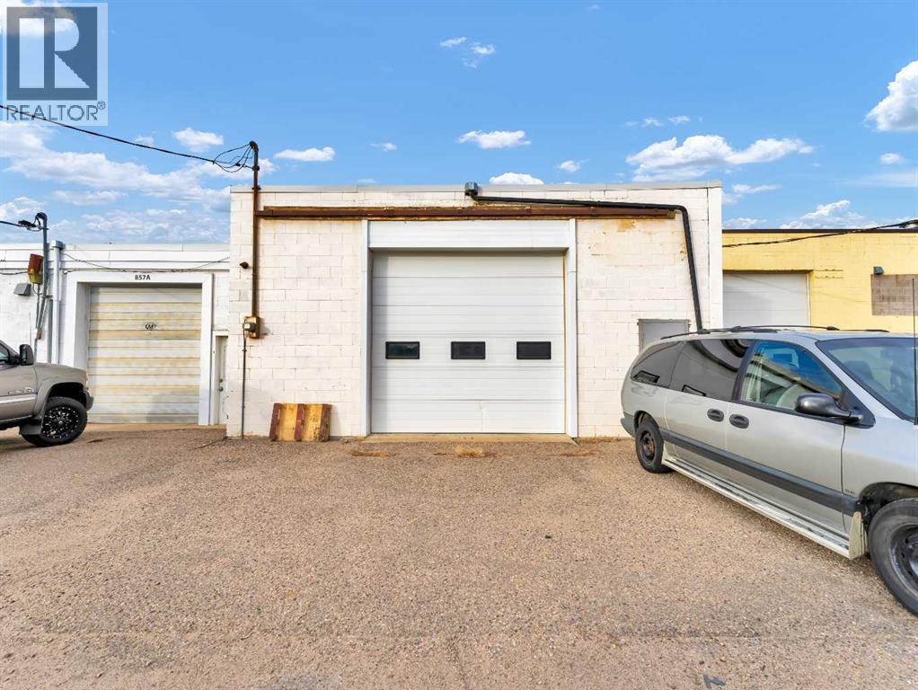 849 16 Street Sw, Medicine Hat, Alberta  T1A 4X4 - Photo 2 - A2269502