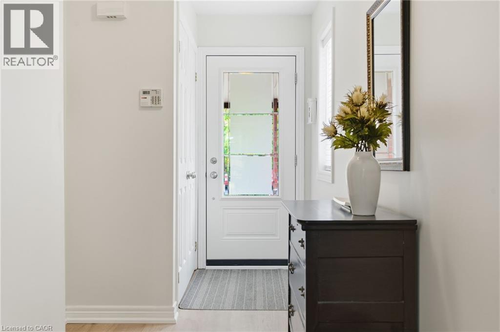 9 Slater Court, Waterdown, Ontario  L8B 0K8 - Photo 3 - 40799069