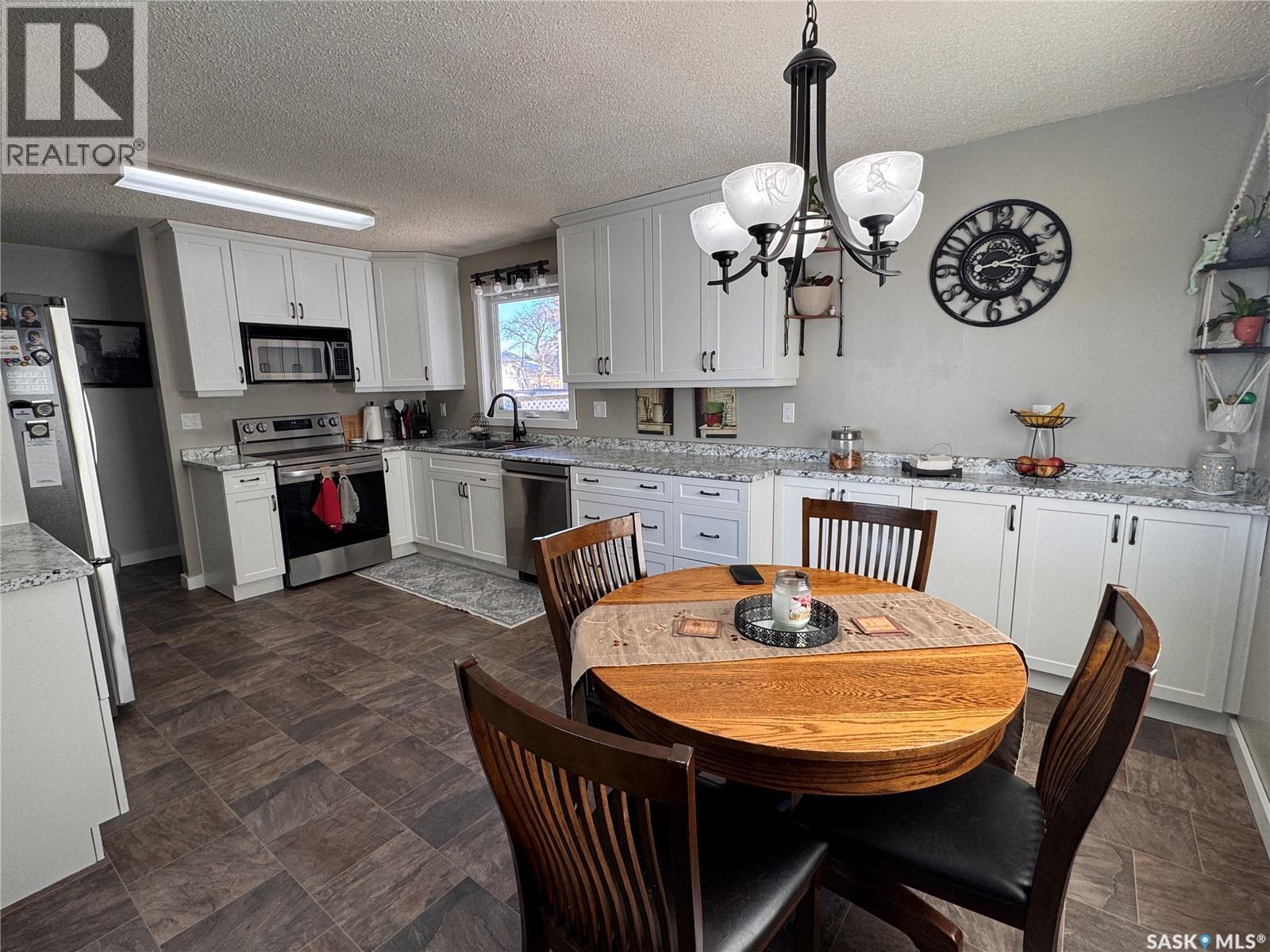 415 3rd Avenue W, Biggar, Saskatchewan  S0K 0M0 - Photo 6 - SK027372