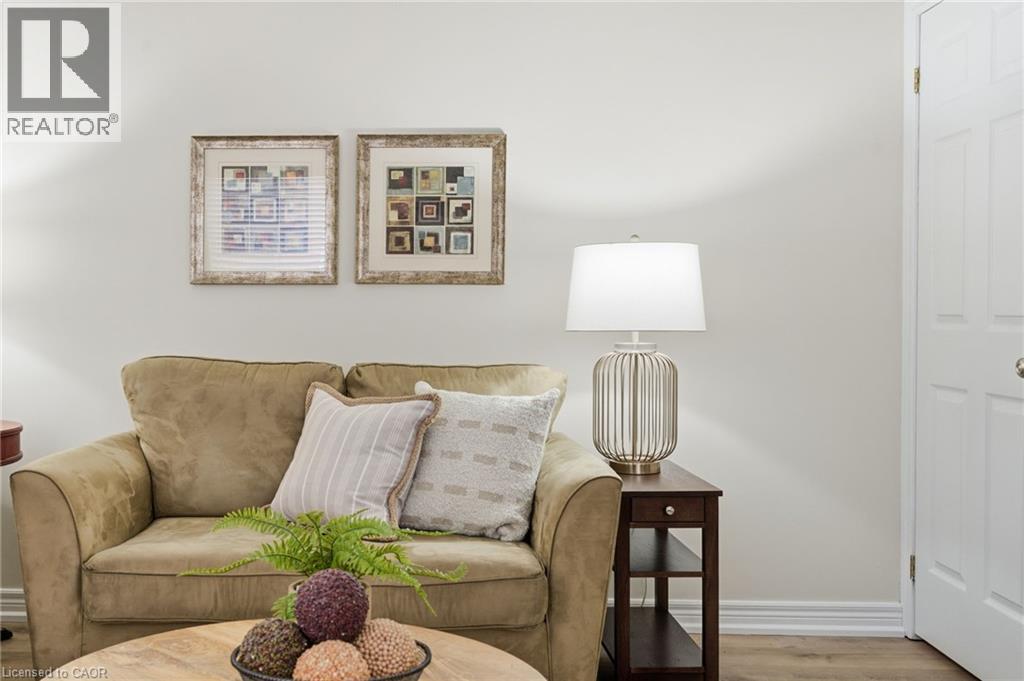 9 Slater Court, Waterdown, Ontario  L8B 0K8 - Photo 8 - 40799069