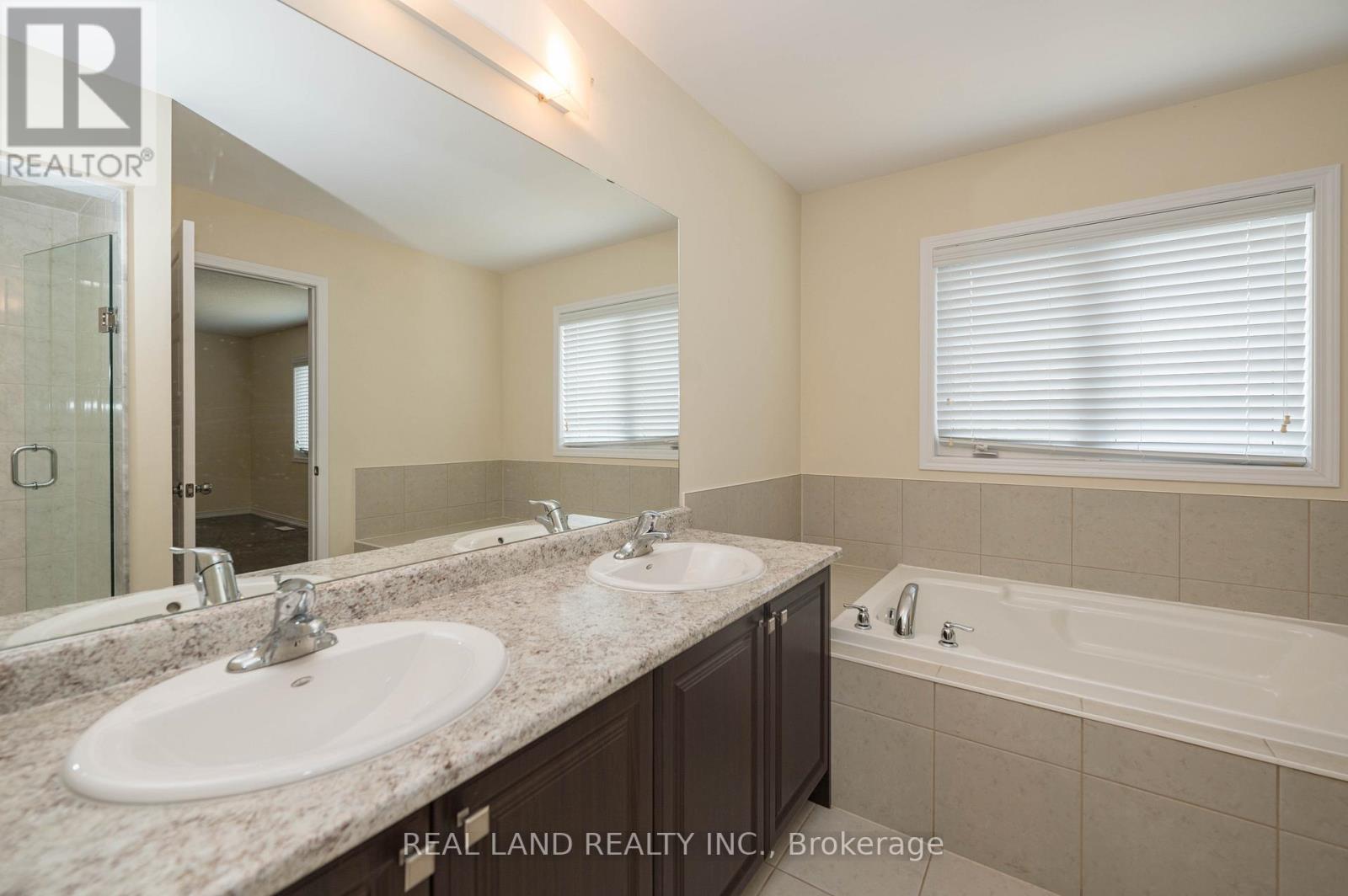 7782 Hackberry Trail, Niagara Falls, Ontario  L2H 3R5 - Photo 26 - X12730430