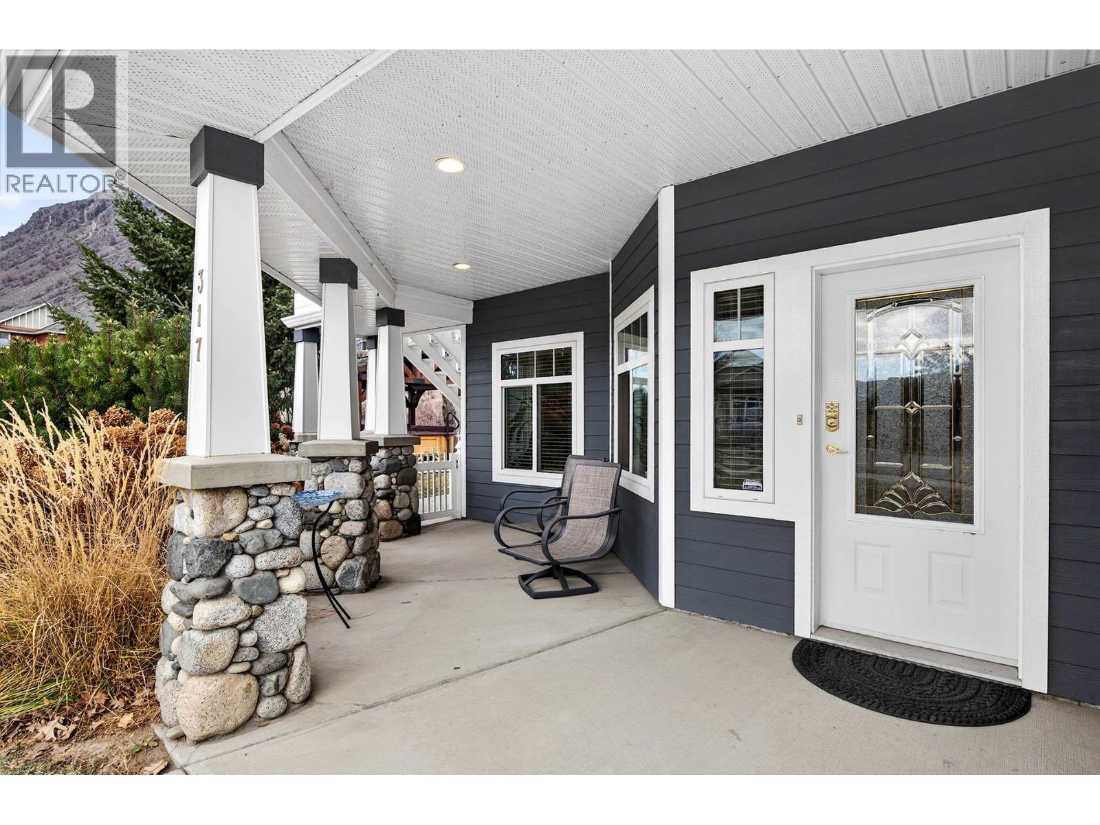 317 Mariposa Court, Kamloops, British Columbia  V2H 1R3 - Photo 2 - 10373707