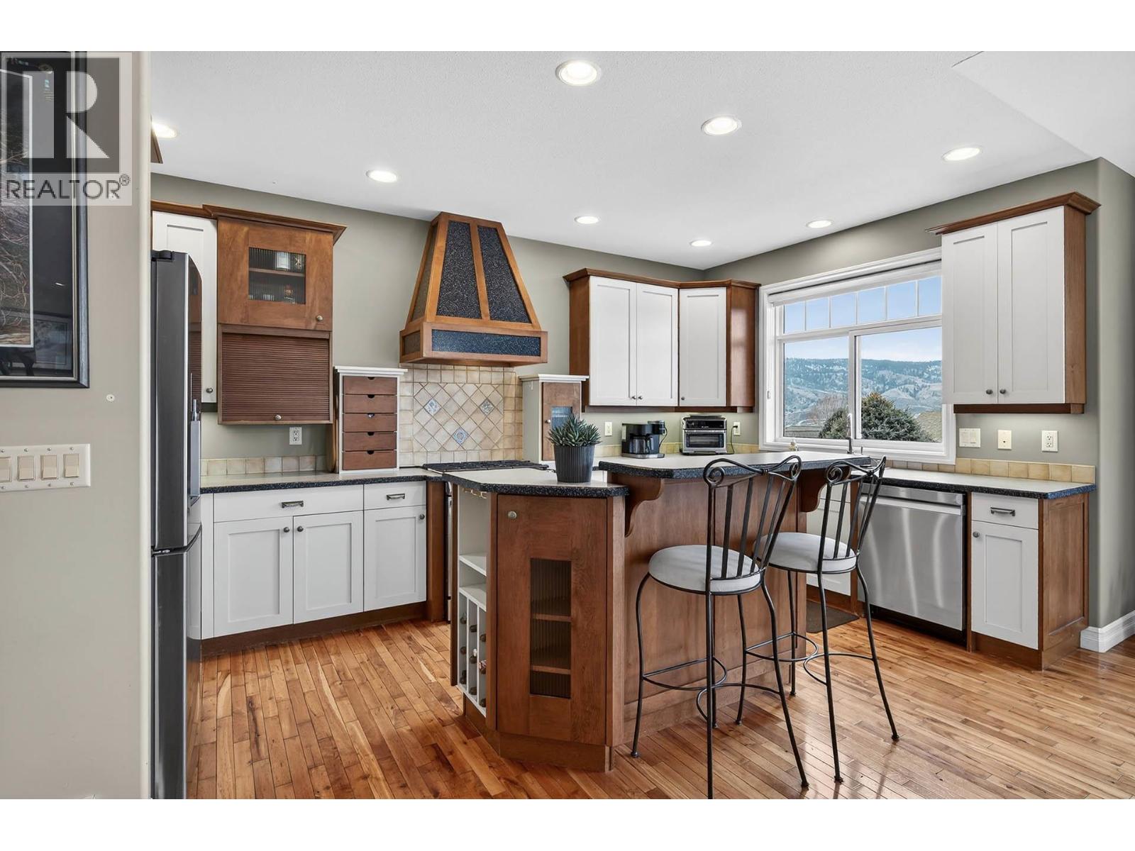 317 Mariposa Court, Kamloops, British Columbia  V2H 1R3 - Photo 4 - 10373707