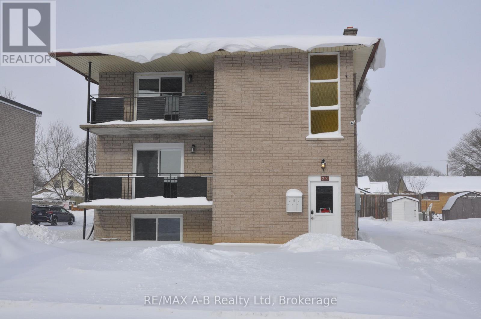 32 Oxford Street, Stratford, Ontario  N5A 3P5 - Photo 1 - X12730454