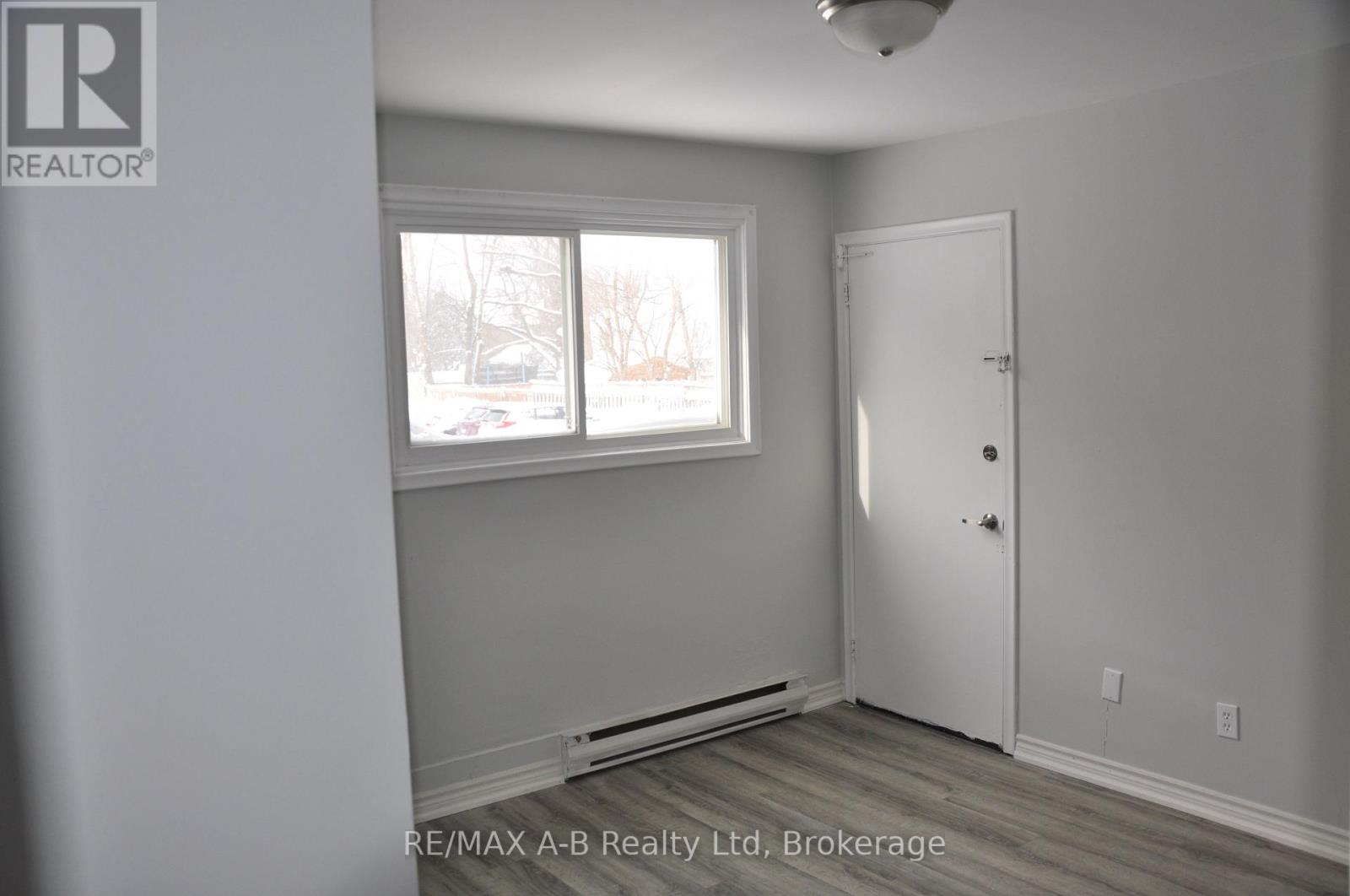 32 Oxford Street, Stratford, Ontario  N5A 3P5 - Photo 12 - X12730454