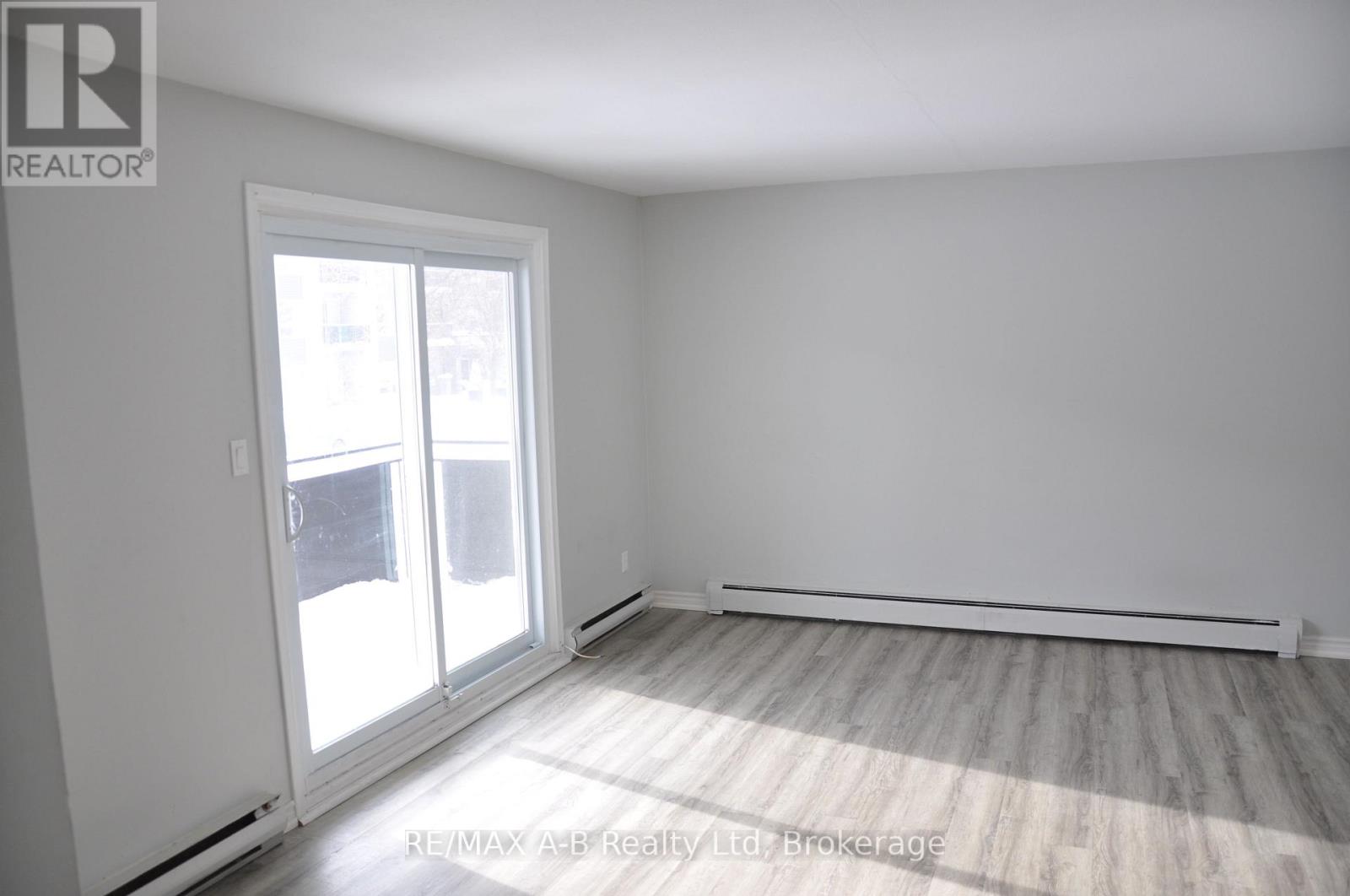 32 Oxford Street, Stratford, Ontario  N5A 3P5 - Photo 16 - X12730454