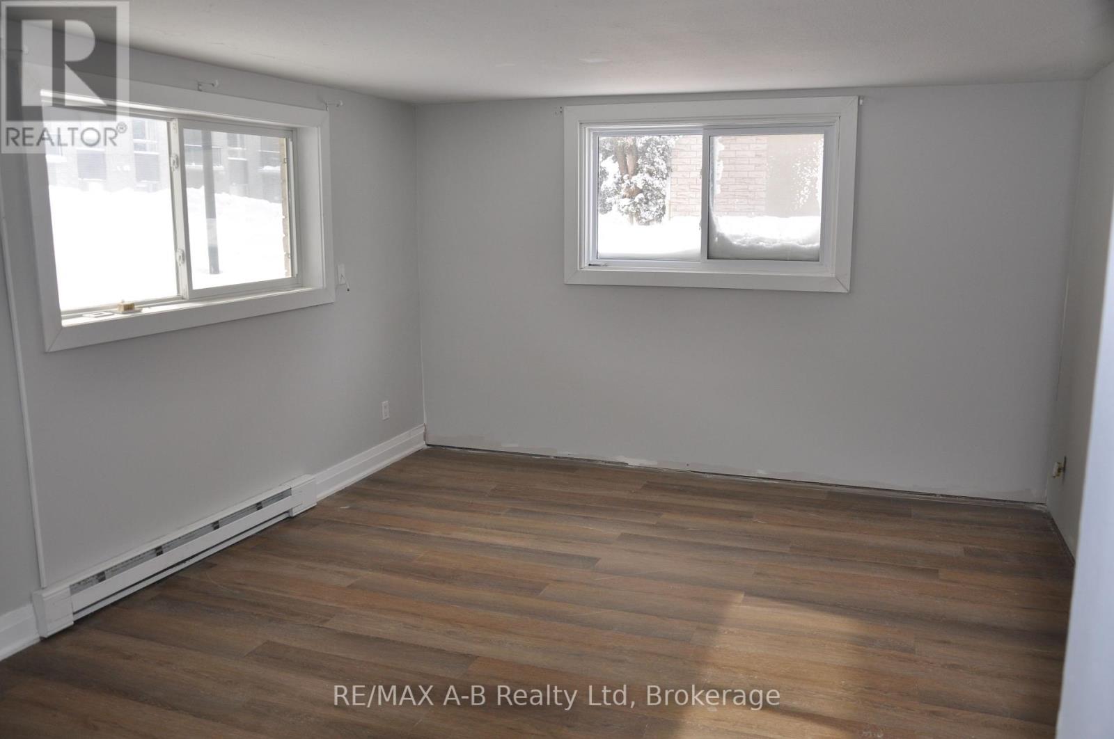 32 Oxford Street, Stratford, Ontario  N5A 3P5 - Photo 17 - X12730454