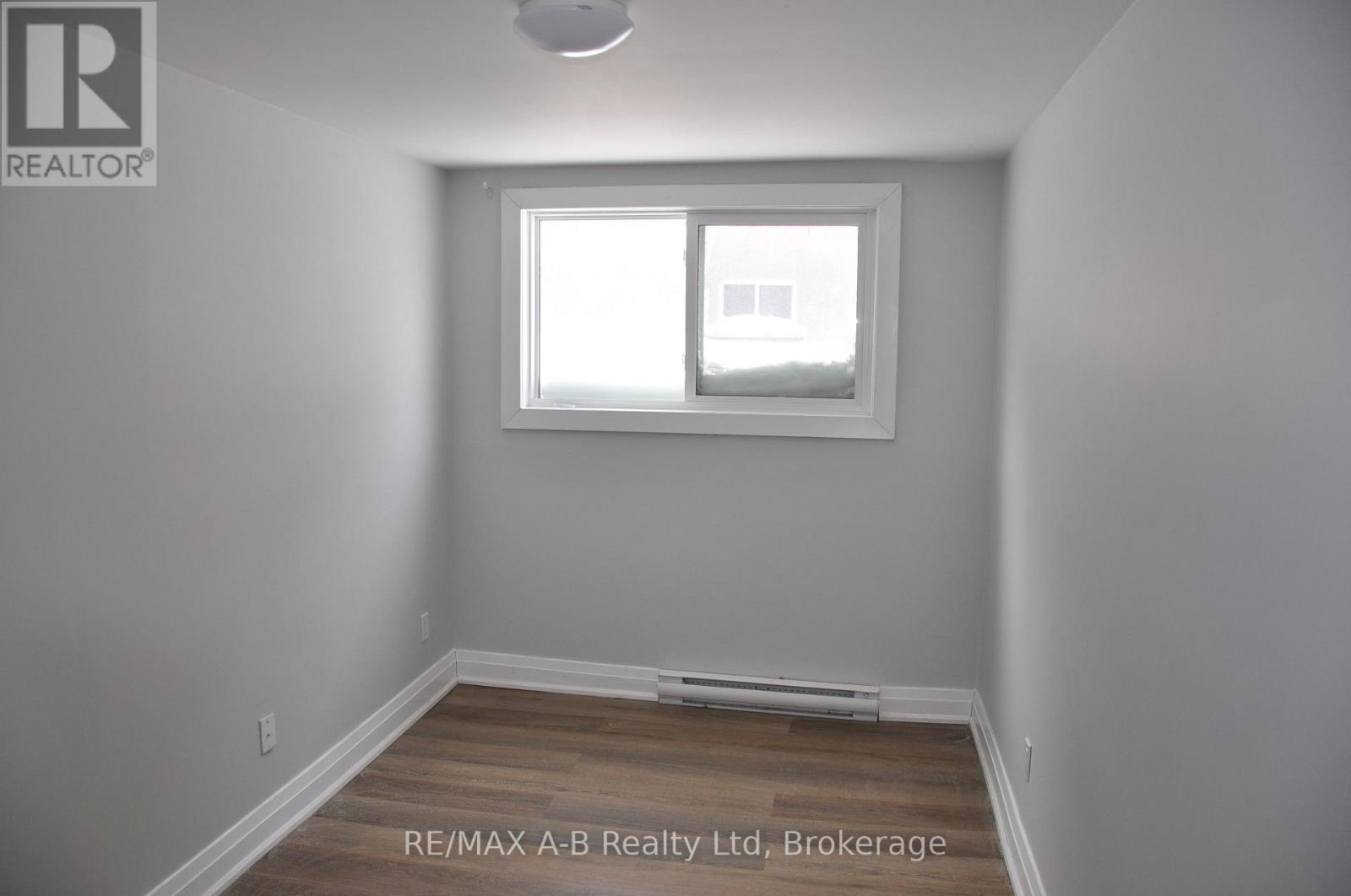 32 Oxford Street, Stratford, Ontario  N5A 3P5 - Photo 18 - X12730454