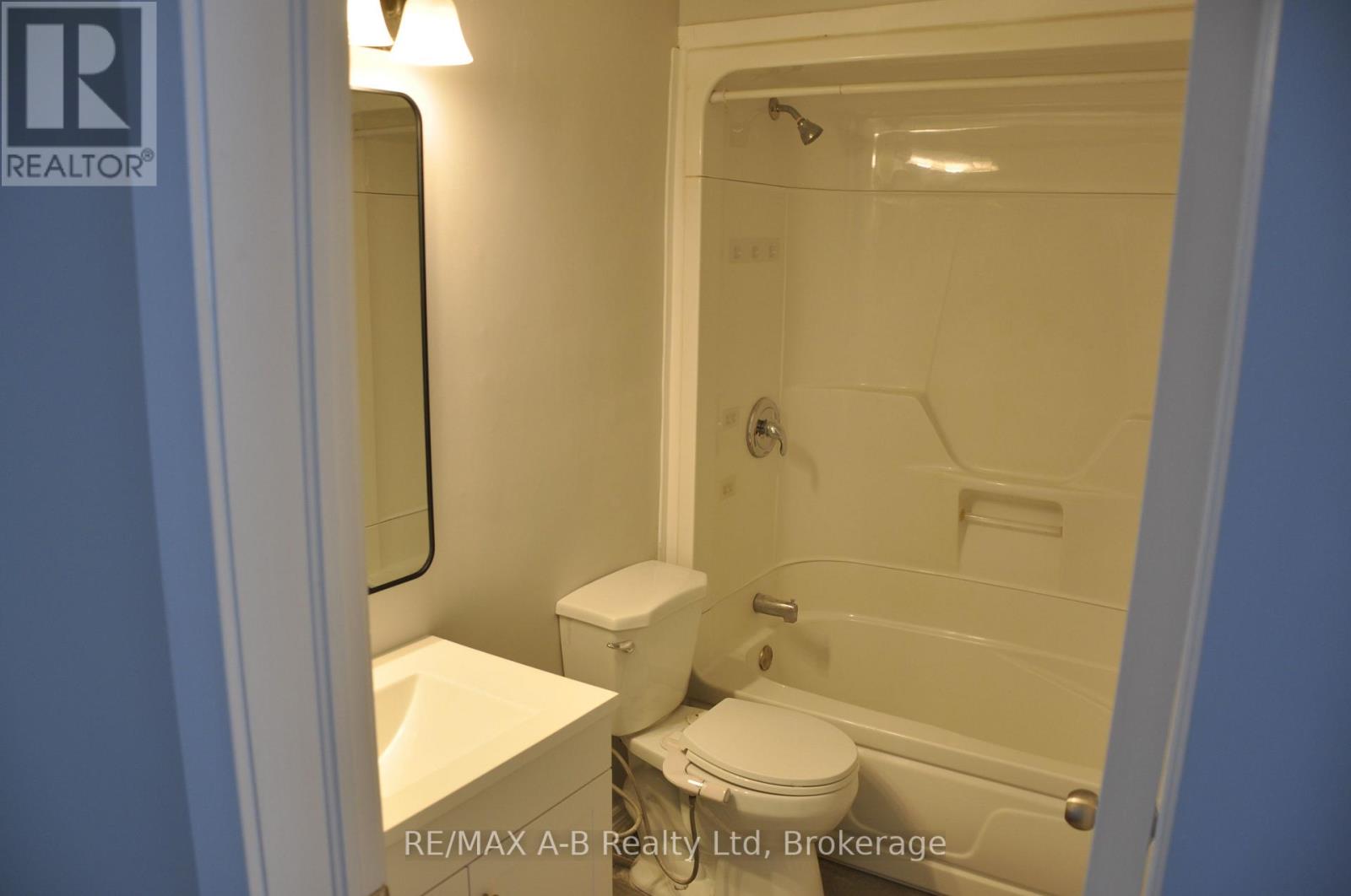 32 Oxford Street, Stratford, Ontario  N5A 3P5 - Photo 20 - X12730454