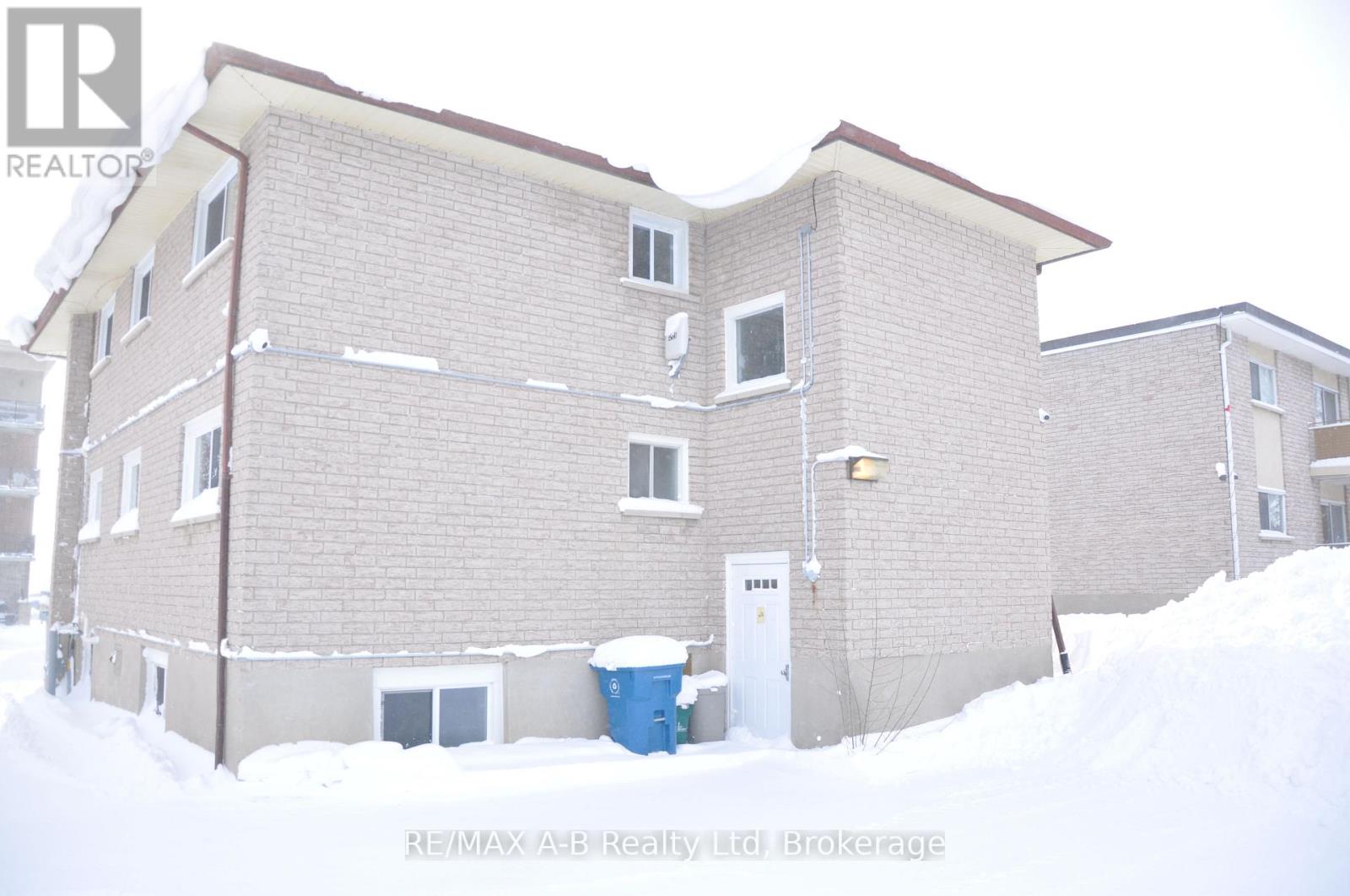 32 Oxford Street, Stratford, Ontario  N5A 3P5 - Photo 3 - X12730454