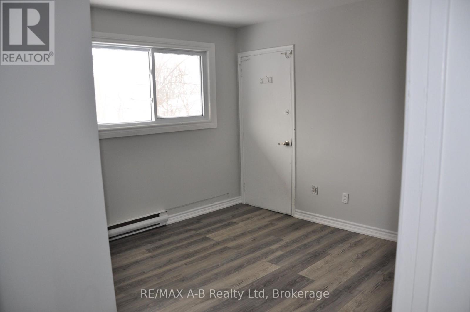 32 Oxford Street, Stratford, Ontario  N5A 3P5 - Photo 6 - X12730454