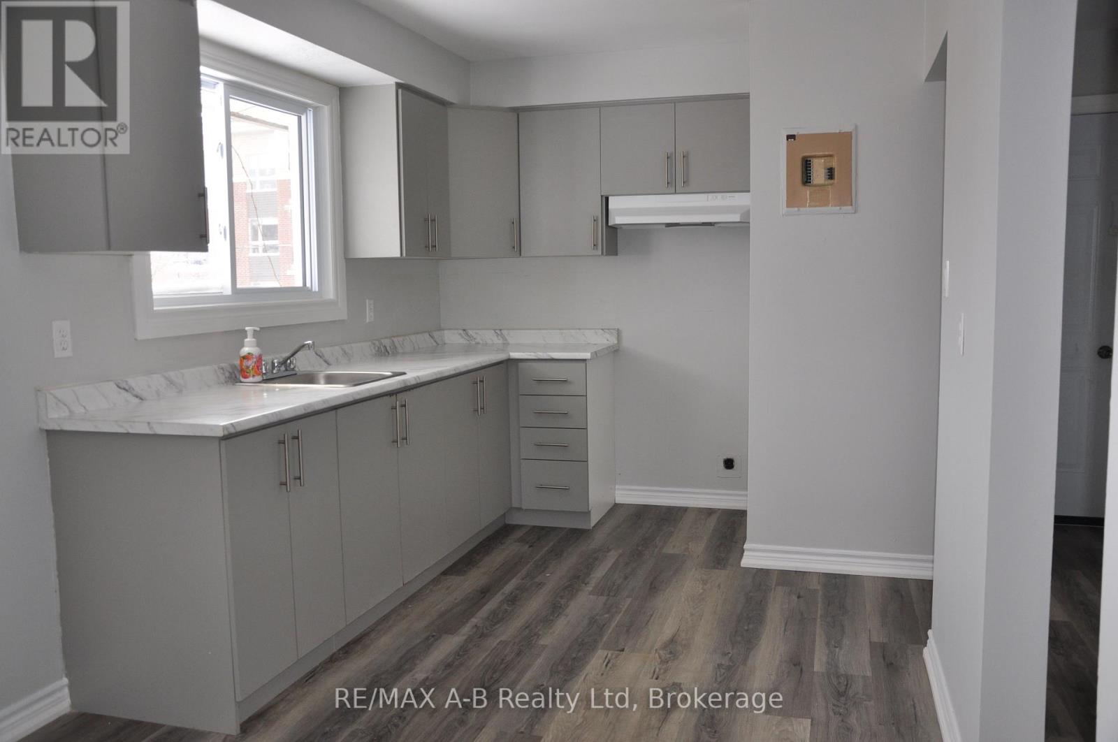 32 Oxford Street, Stratford, Ontario  N5A 3P5 - Photo 9 - X12730454