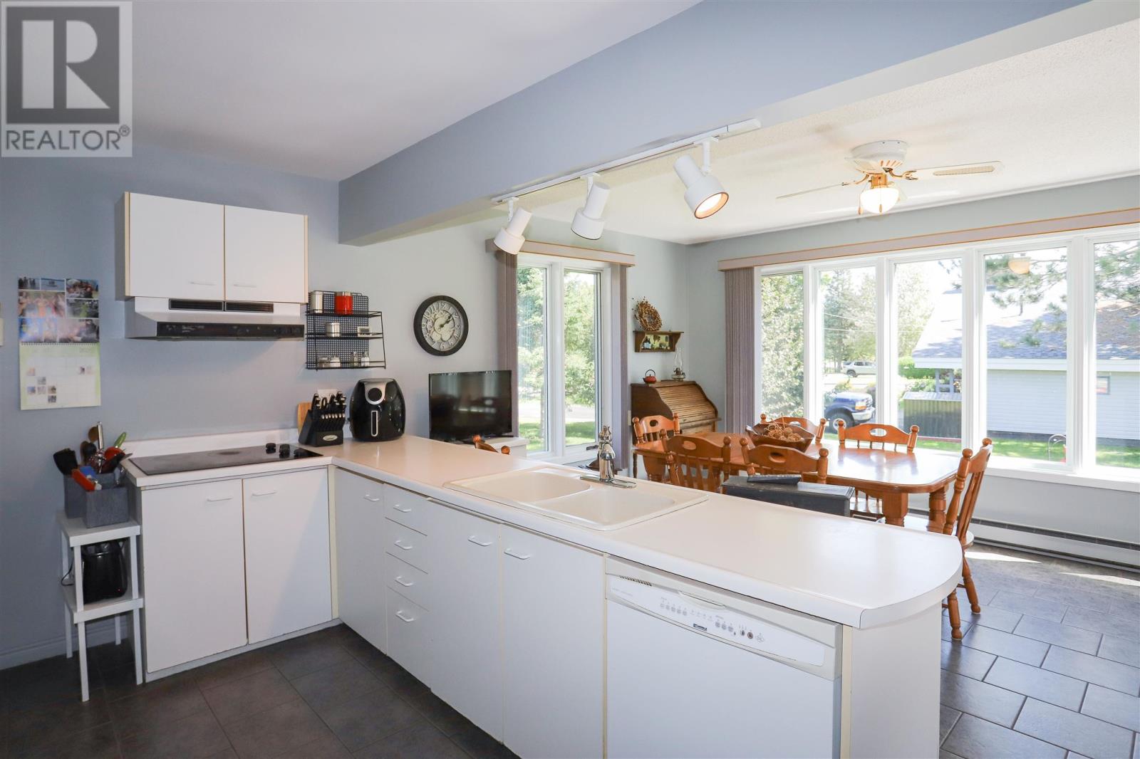 3875 Queen St E, Sault Ste. Marie, Ontario  P6A 6X2 - Photo 11 - SM260134