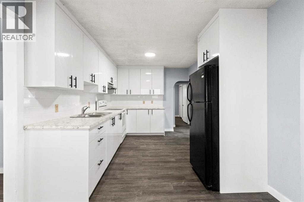 8531 47 Avenue Nw, Calgary, Alberta  T3B 1Z8 - Photo 4 - A2274658