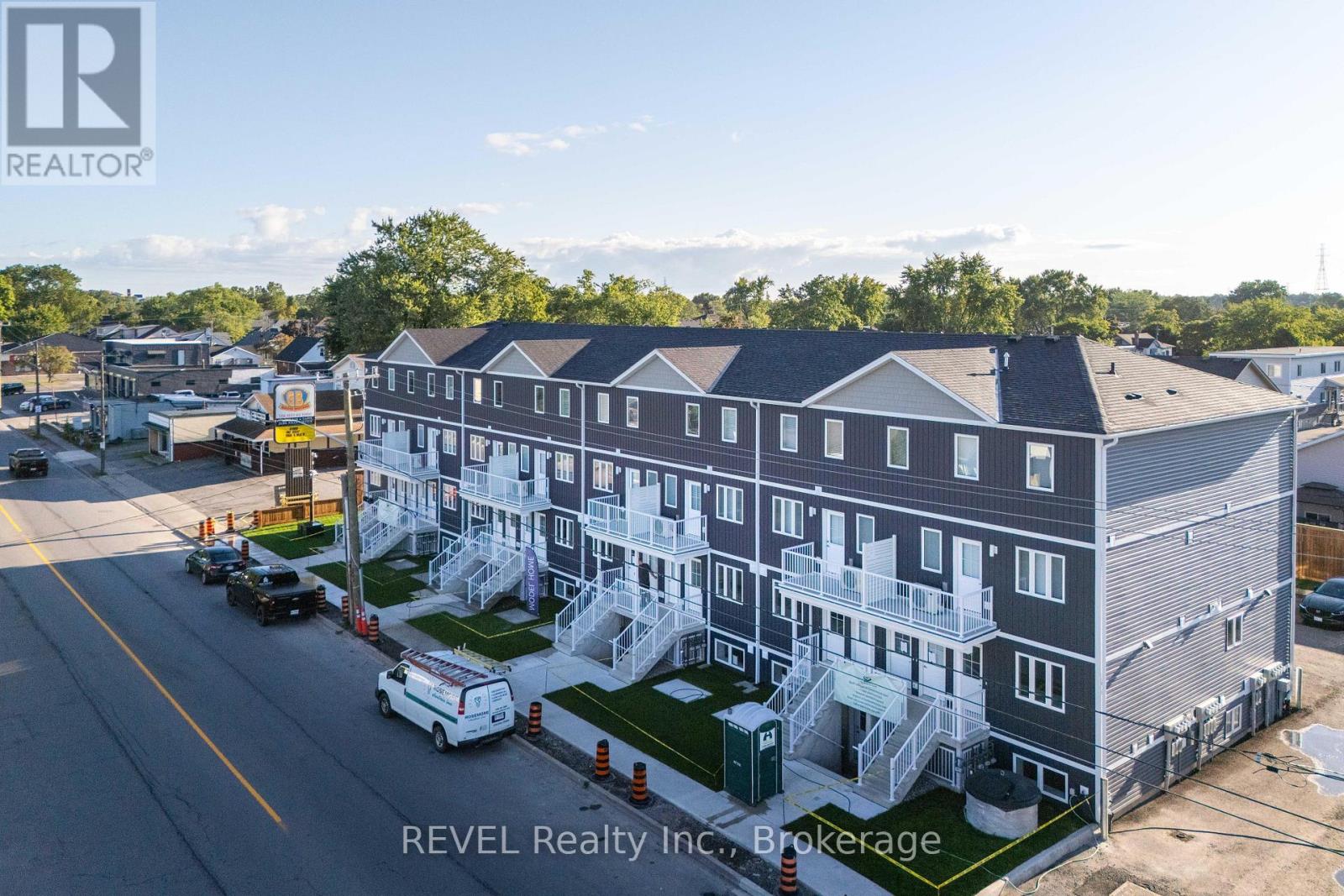 34 - 35 Southworth Street N, Welland, Ontario  L3B 1X8 - Photo 1 - X12728790