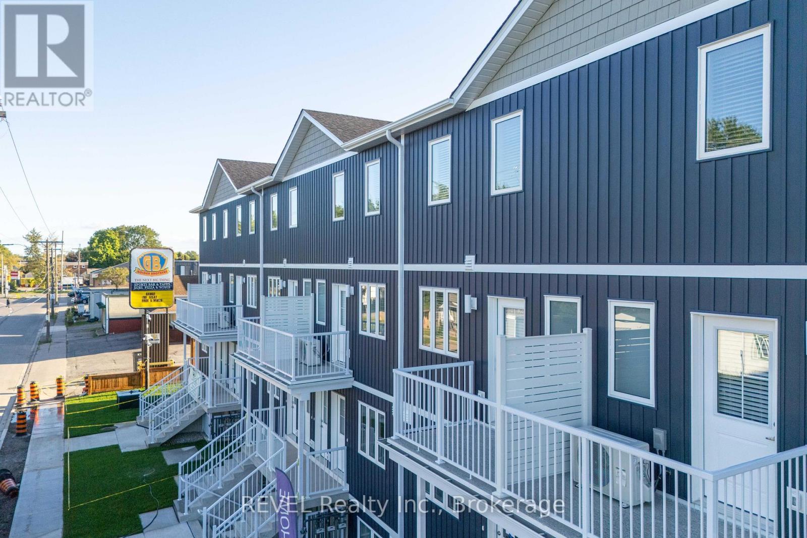 34 - 35 Southworth Street N, Welland, Ontario  L3B 1X8 - Photo 2 - X12728790