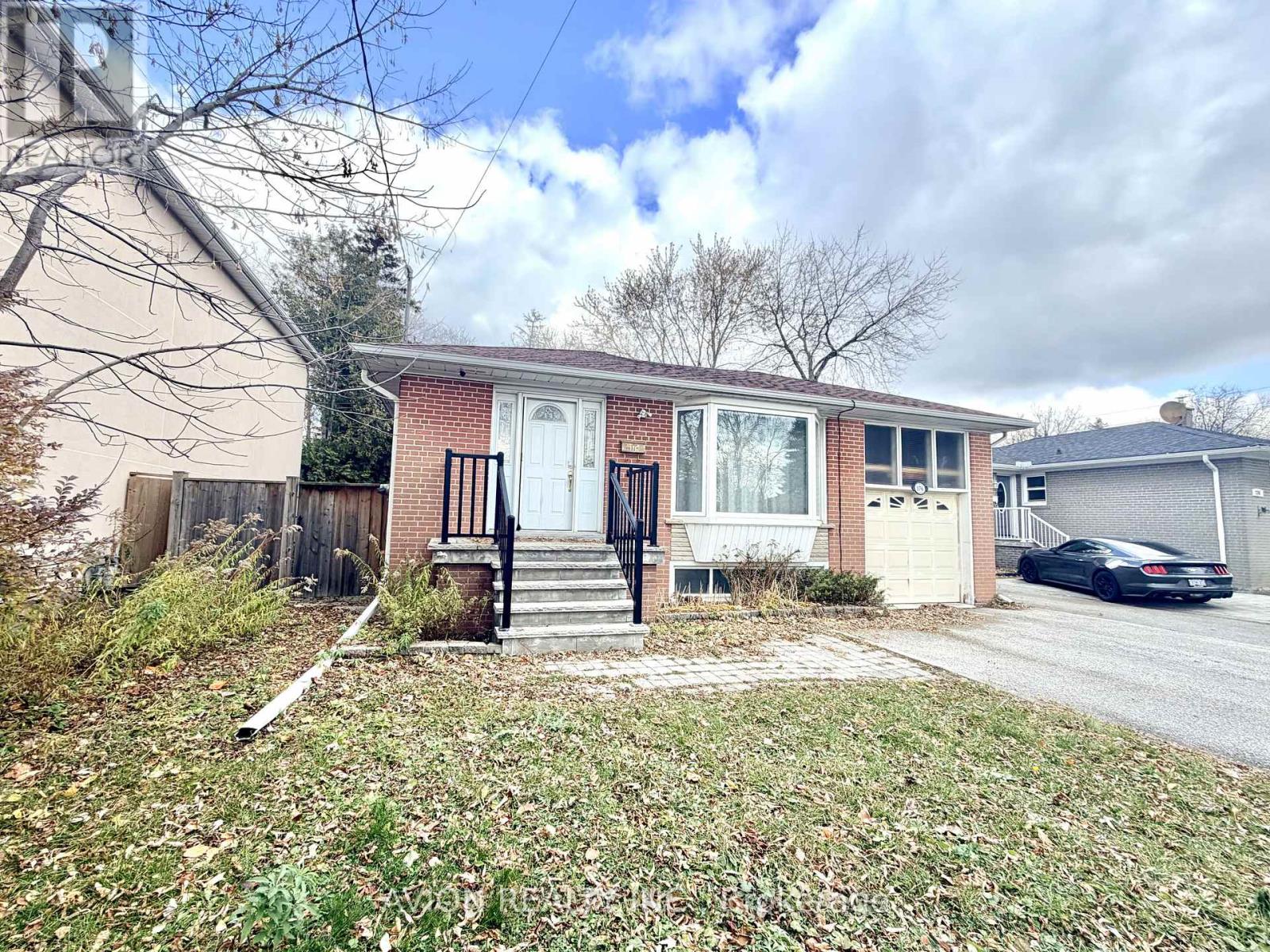 LOWER - 176 PATRICIA AVENUE, Toronto, Ontario