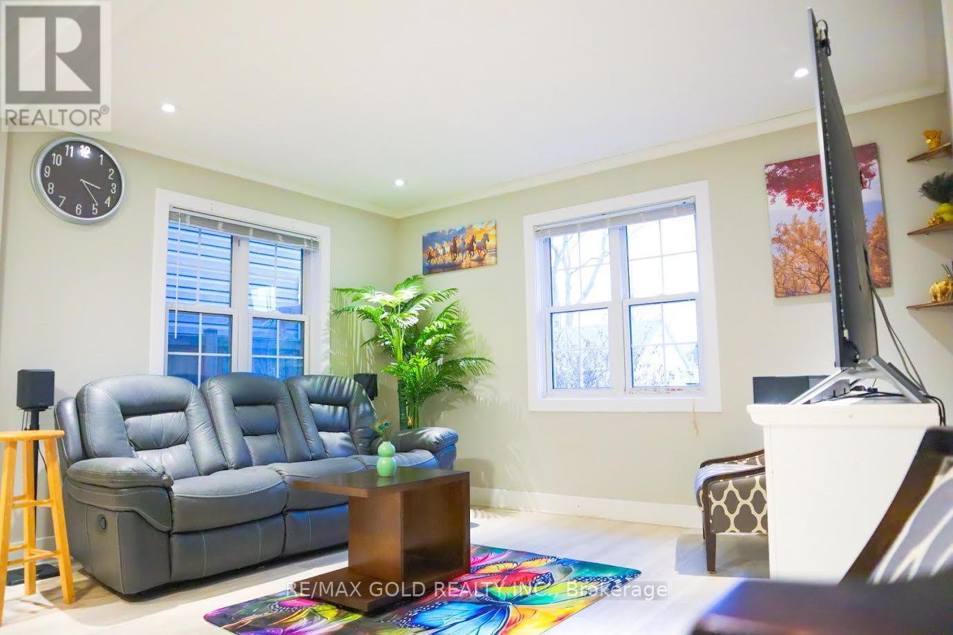 15 Shelley Avenue, St. Catharines, Ontario  L2N 5L4 - Photo 12 - X12730172