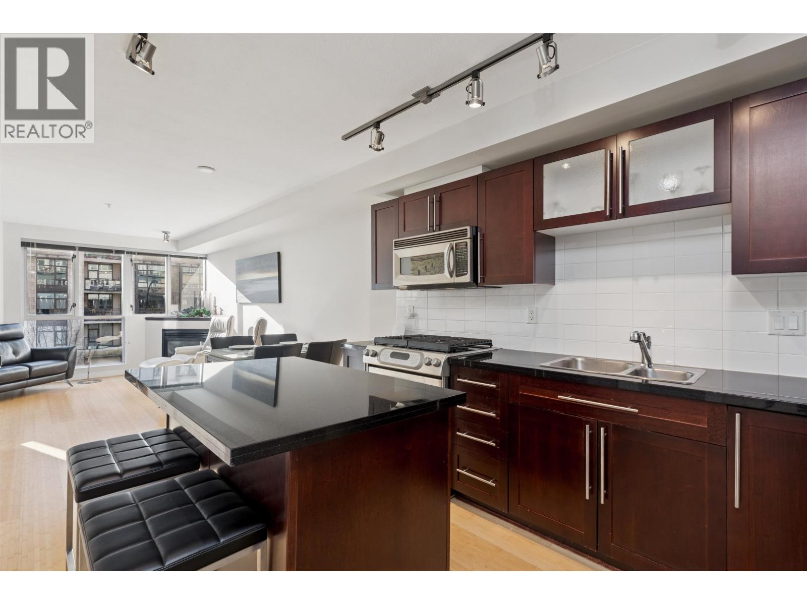 311 122 E 3rd Street, North Vancouver, British Columbia  V7L 1E6 - Photo 11 - R3083134