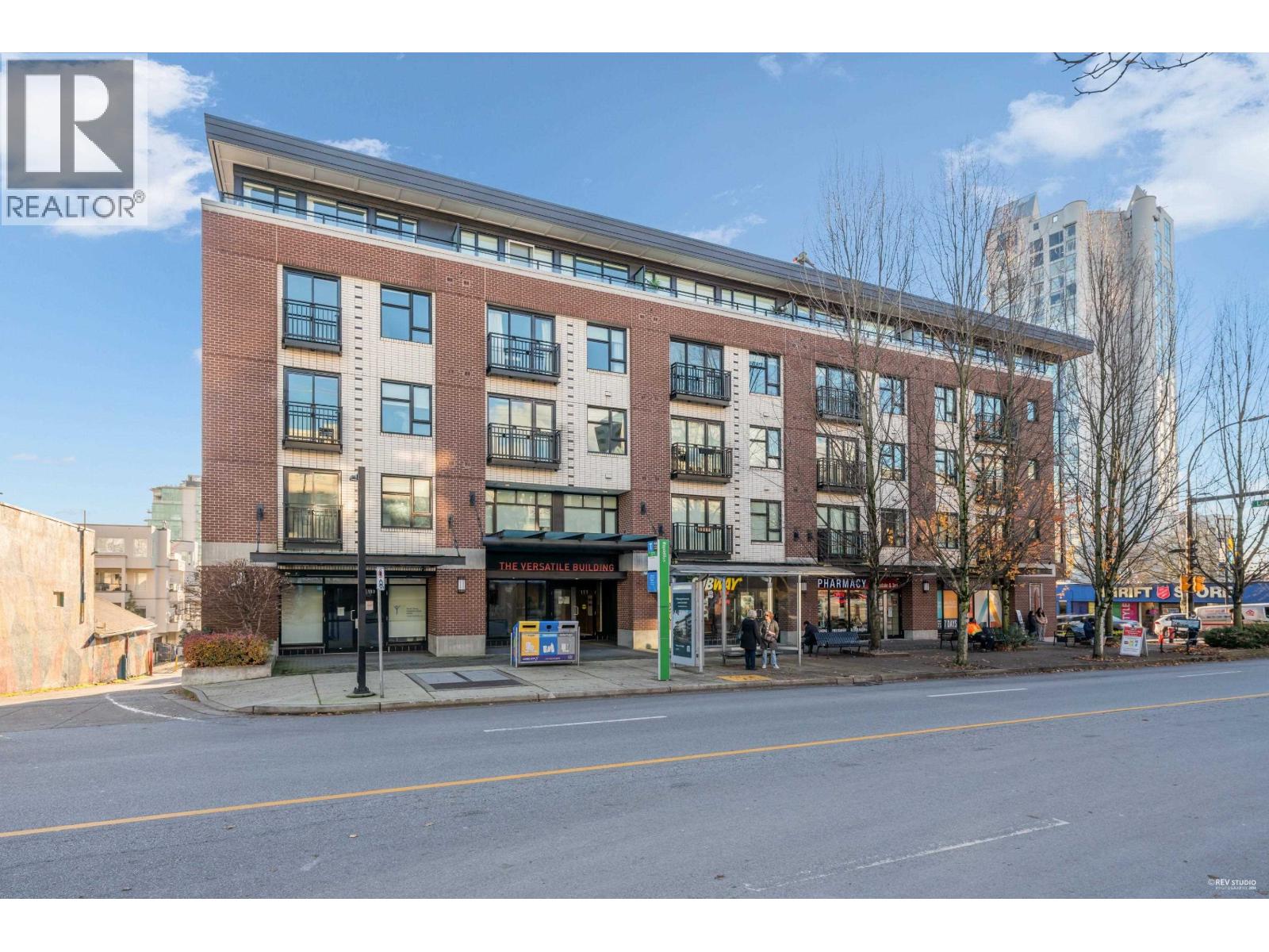 207 111 E 3rd Street, North Vancouver, British Columbia  V7L 0C6 - Photo 2 - R3083135