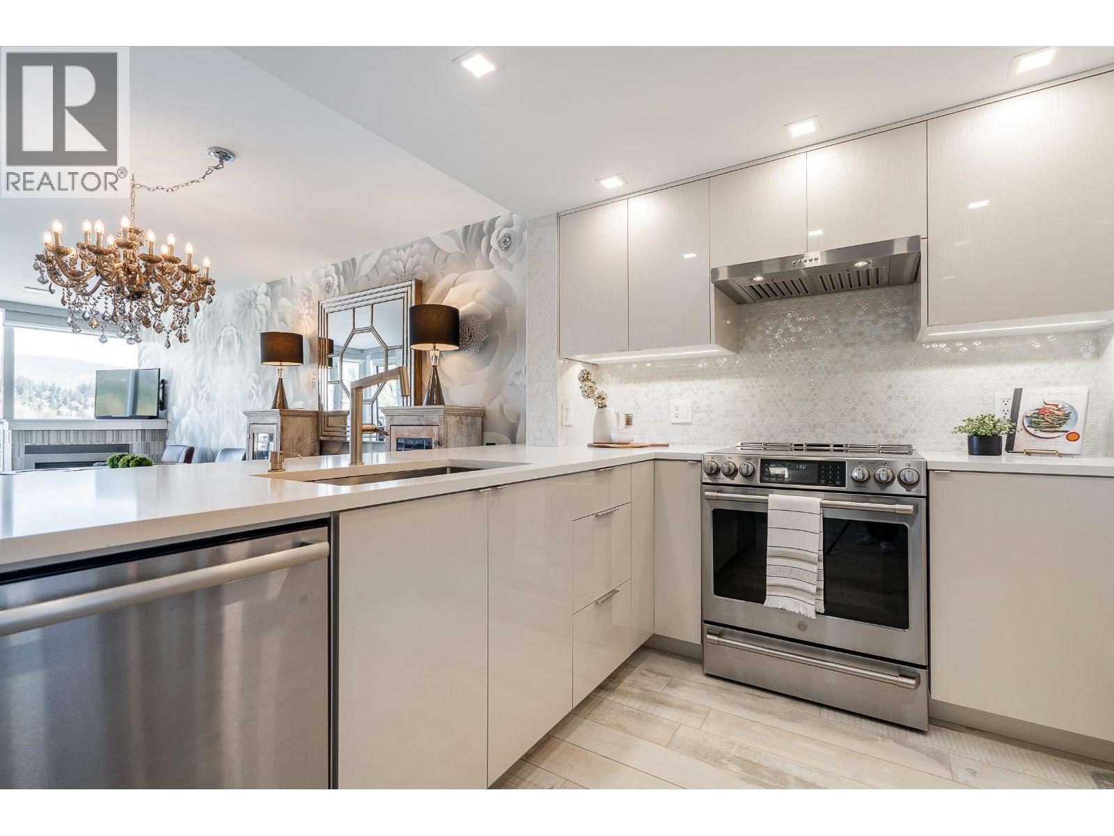 1806 235 Guildford Way, Port Moody, British Columbia  V3H 5L8 - Photo 11 - R3083150